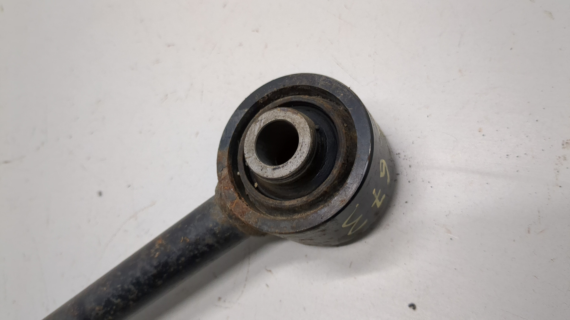 Рычаг задний