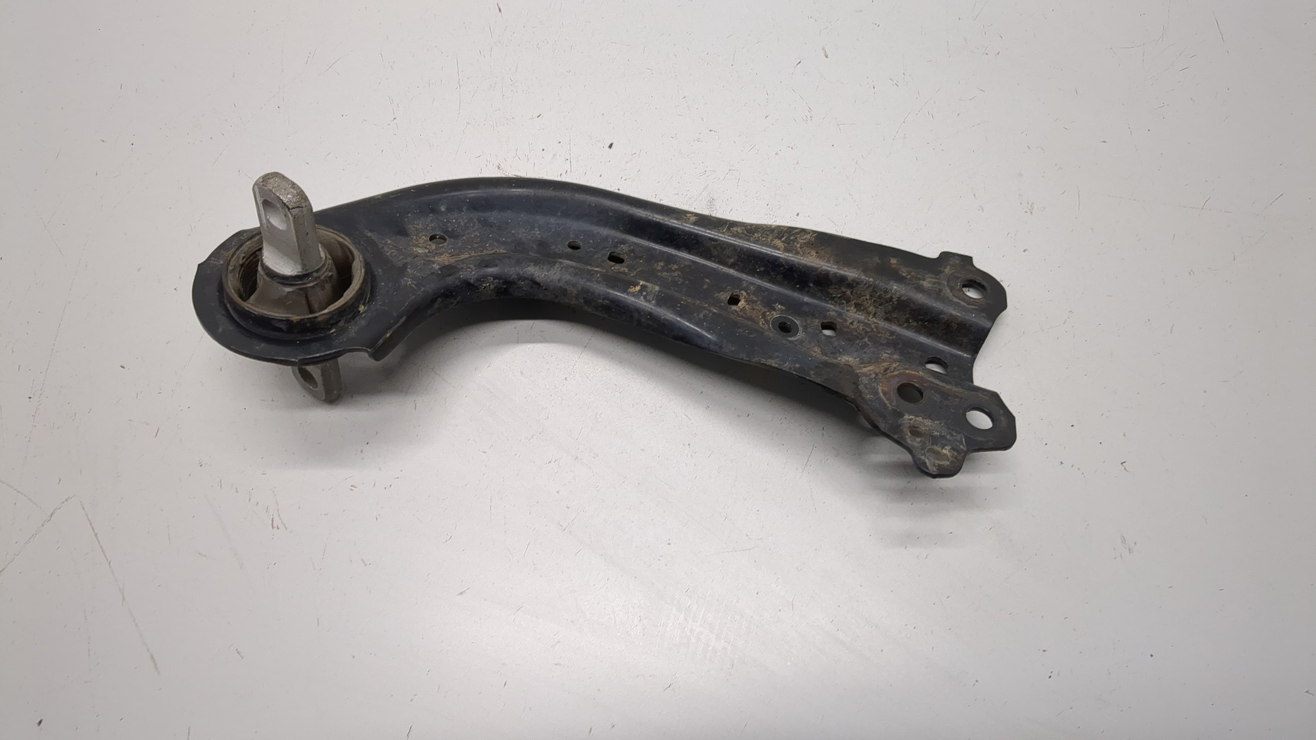 Рычаг задний левый