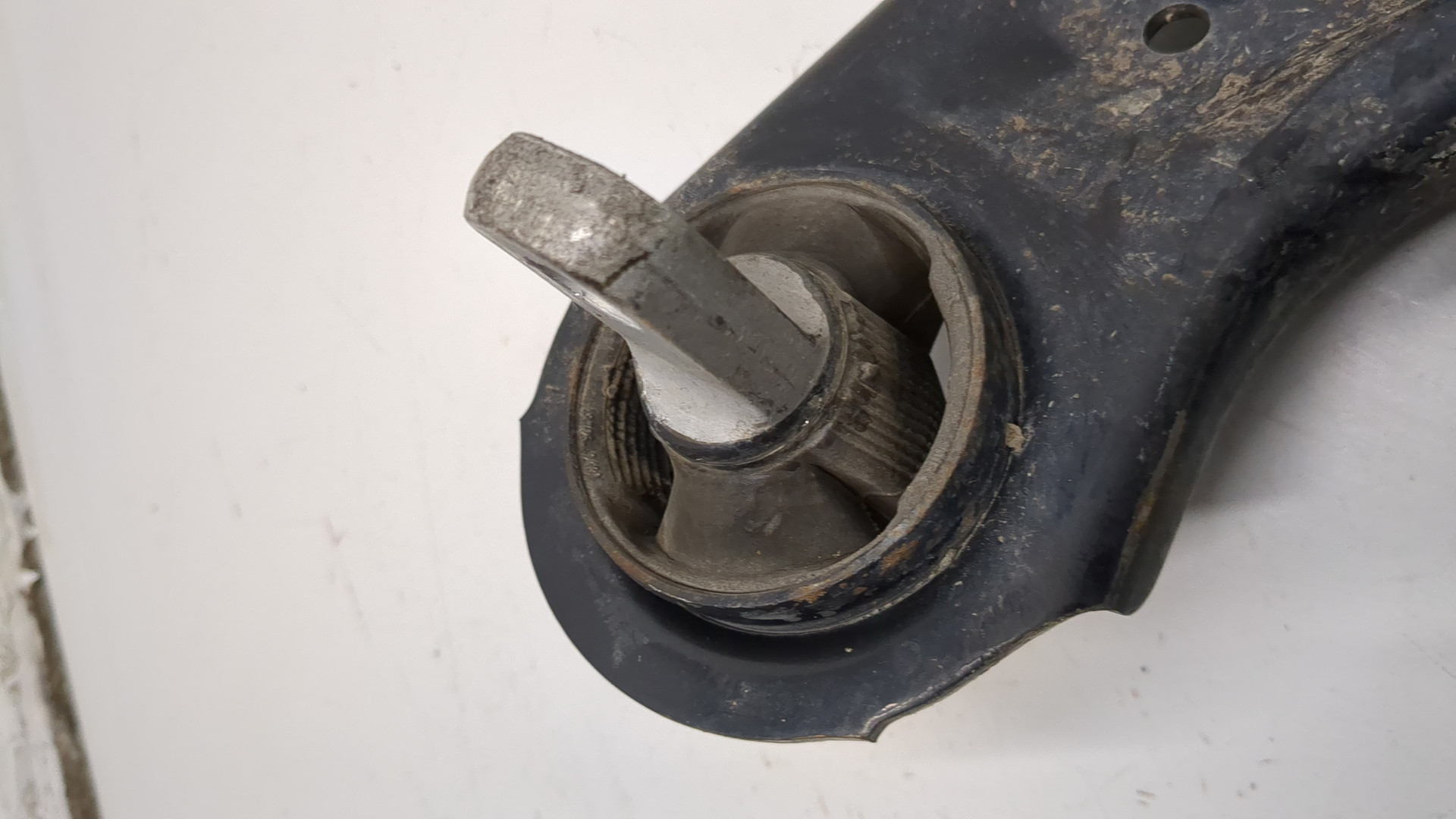 Рычаг задний левый