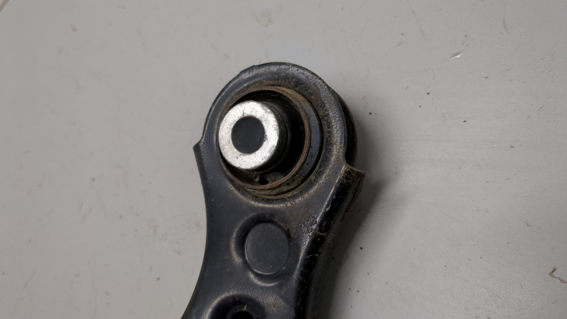 Рычаг задний левый