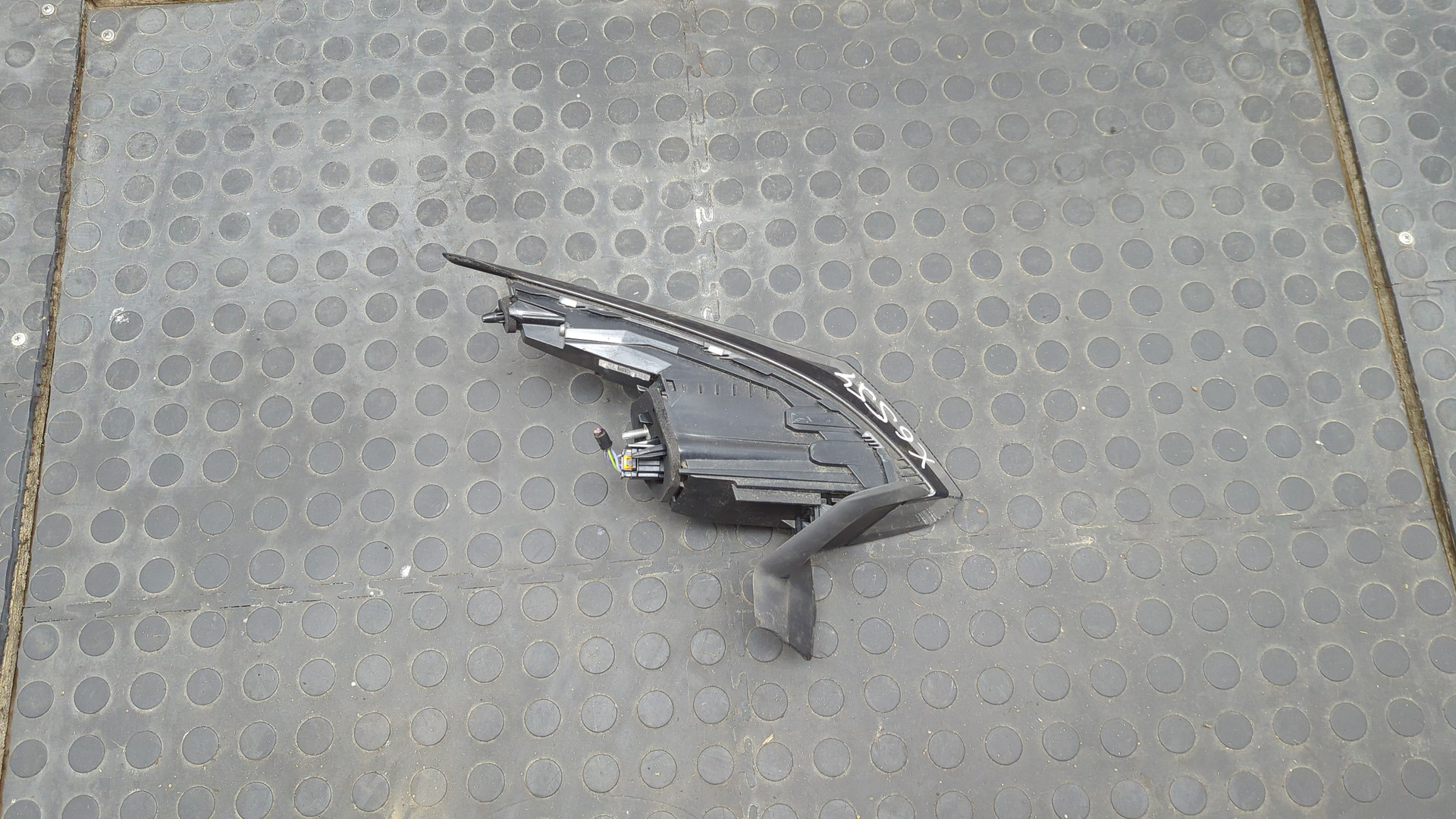 Фонарь задний правый