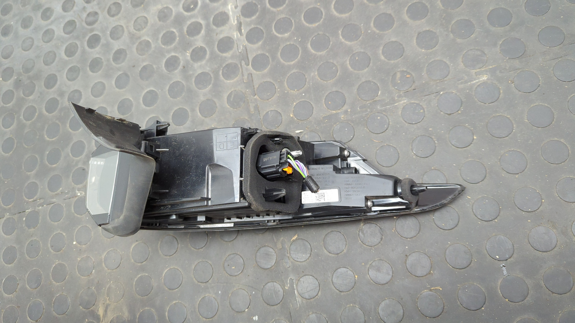 Фонарь задний правый