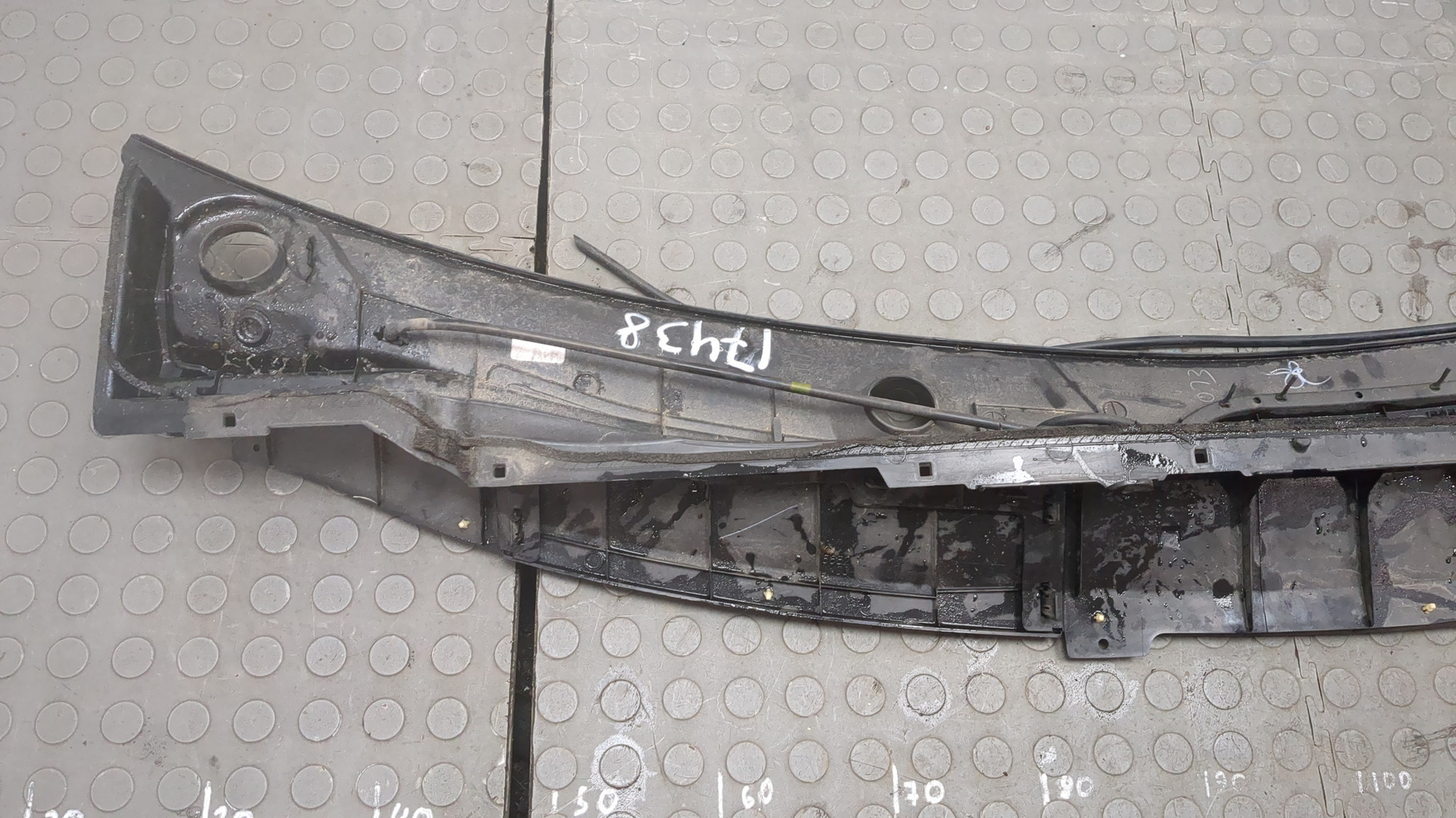 Решетка стеклоочистителей (Жабо)