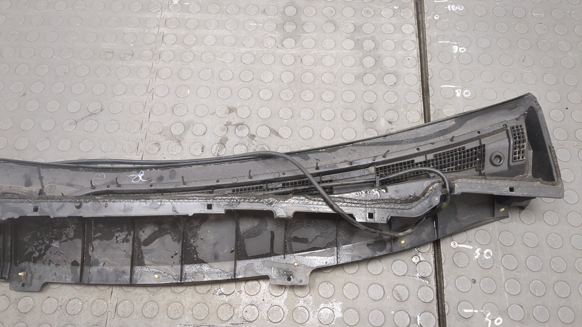 Решетка стеклоочистителей (Жабо)