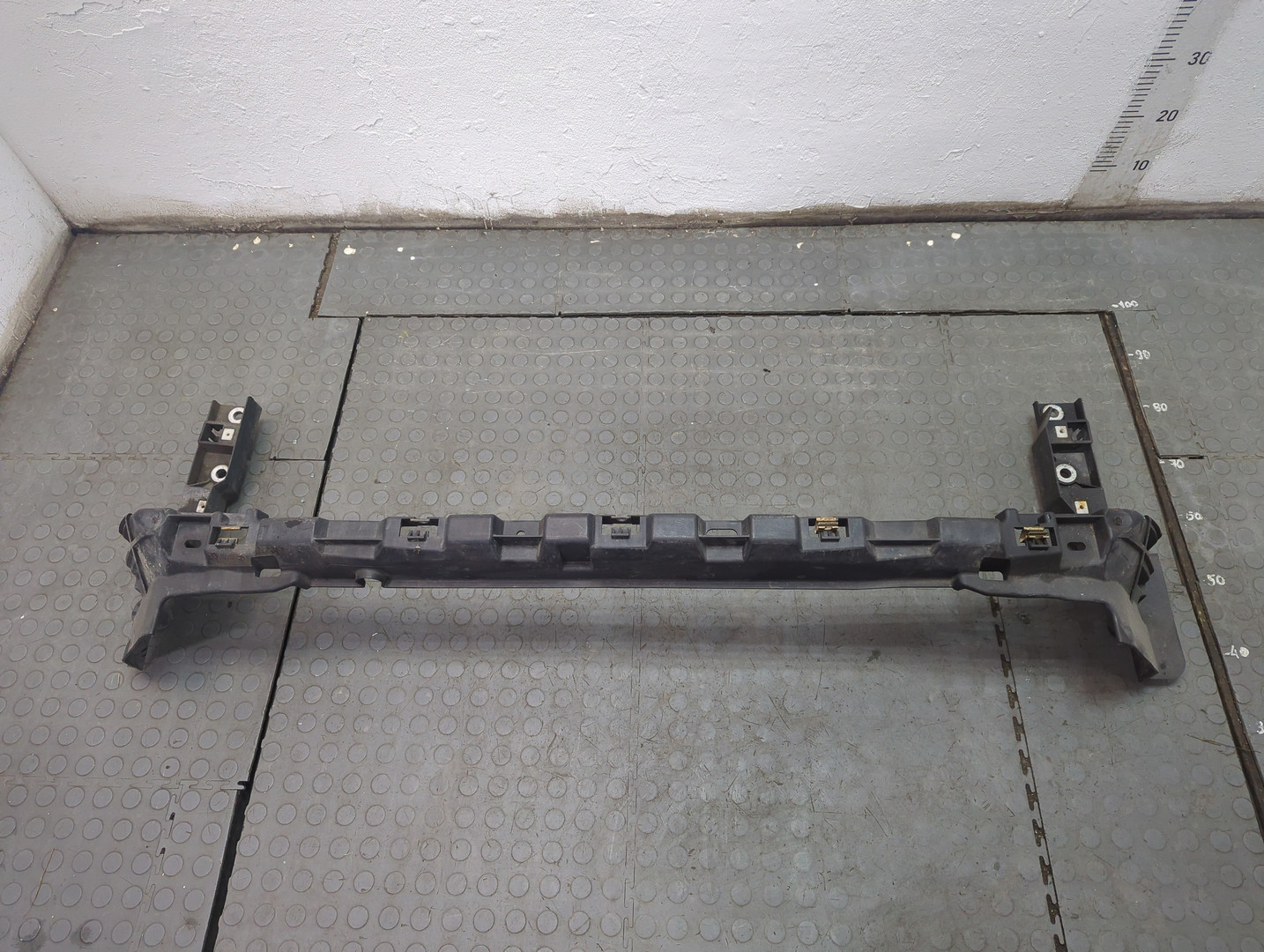 Кронштейн заднего бампера