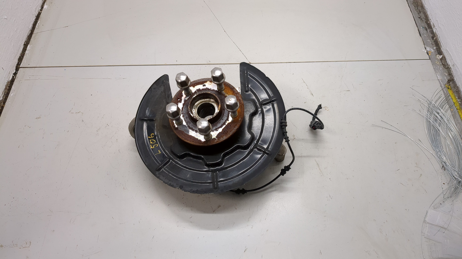 Кулак поворотный задний правый