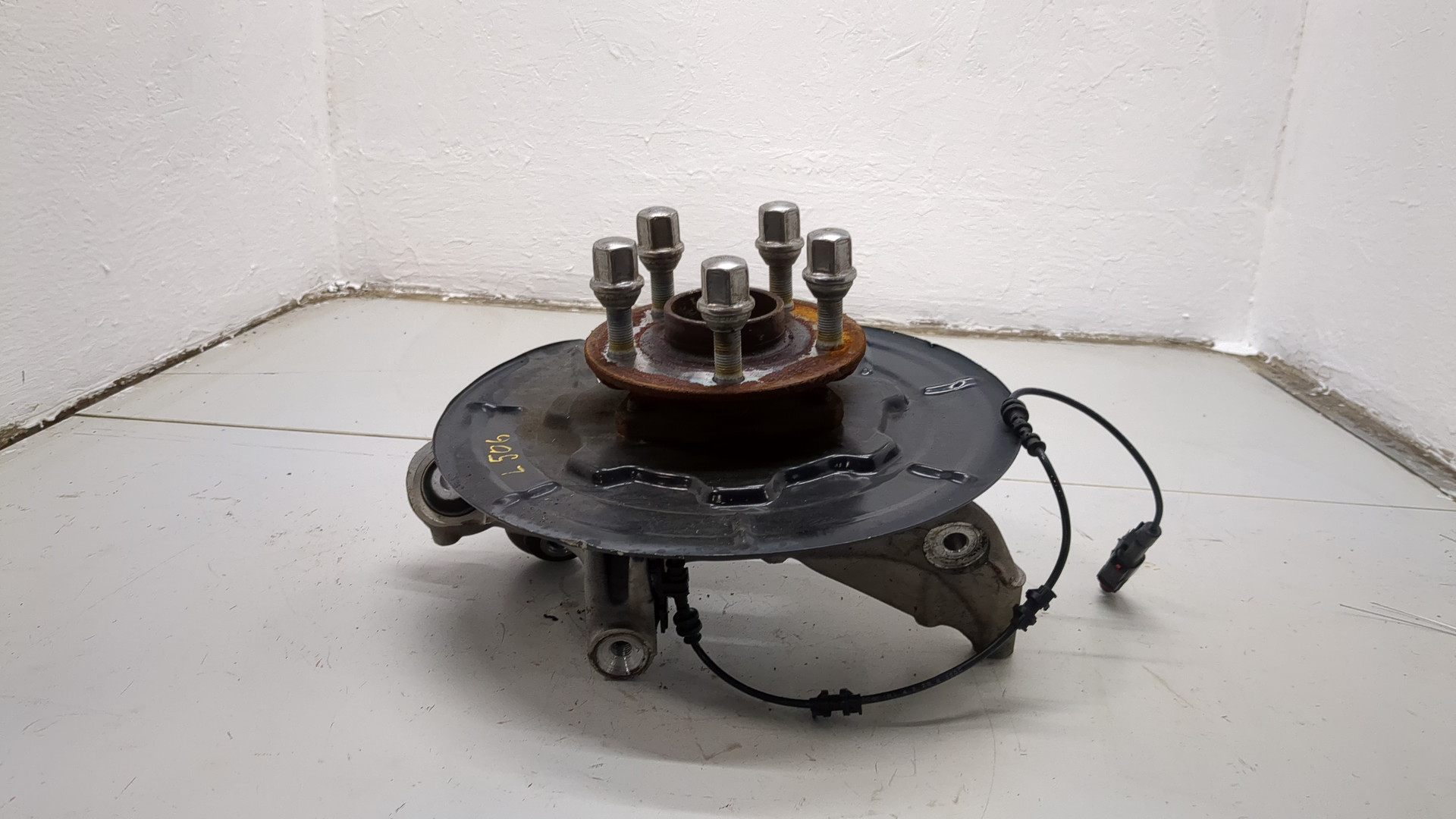 Кулак поворотный задний правый