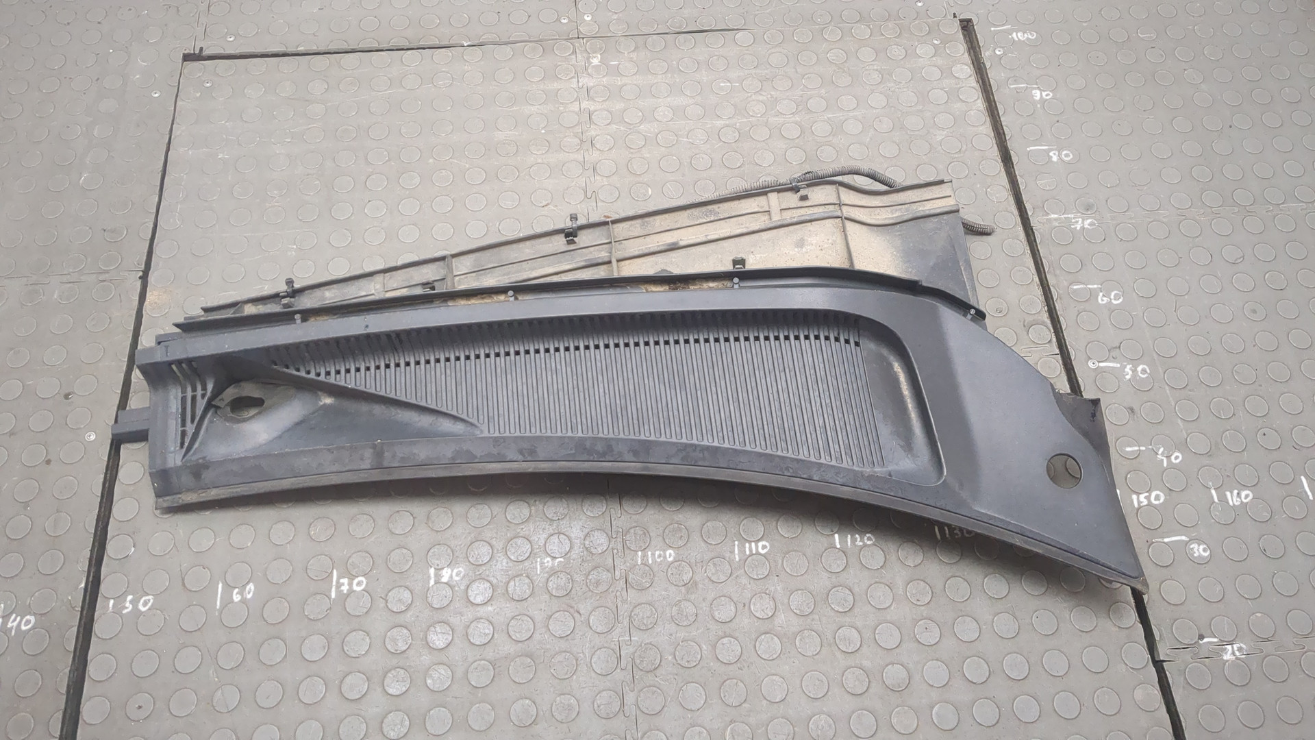 Решетка стеклоочистителей (Жабо)