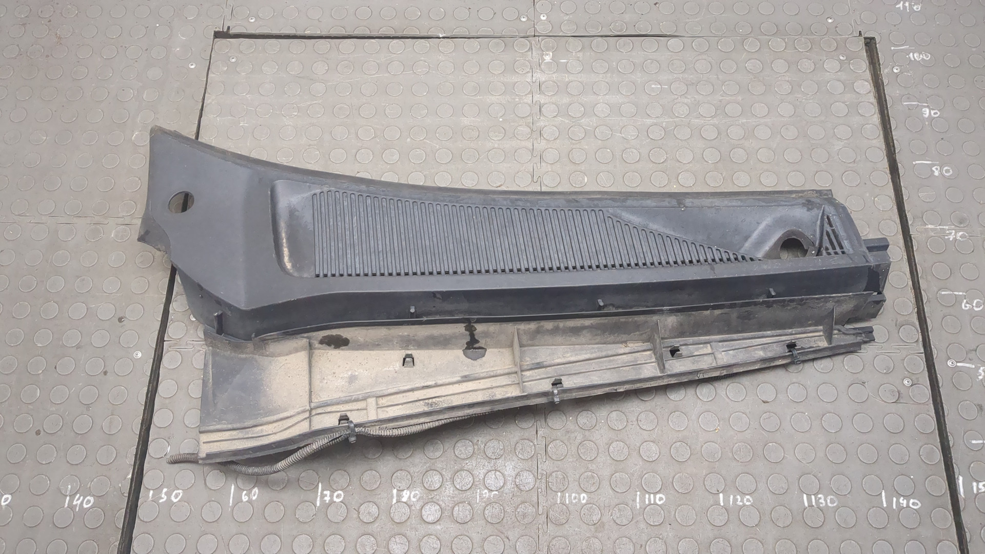 Решетка стеклоочистителей (Жабо)