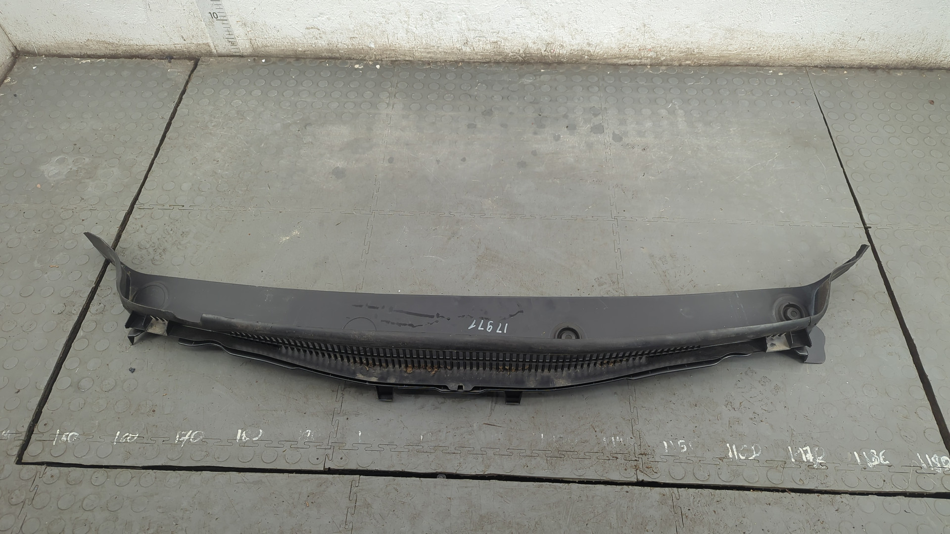 Решетка стеклоочистителей (Жабо)