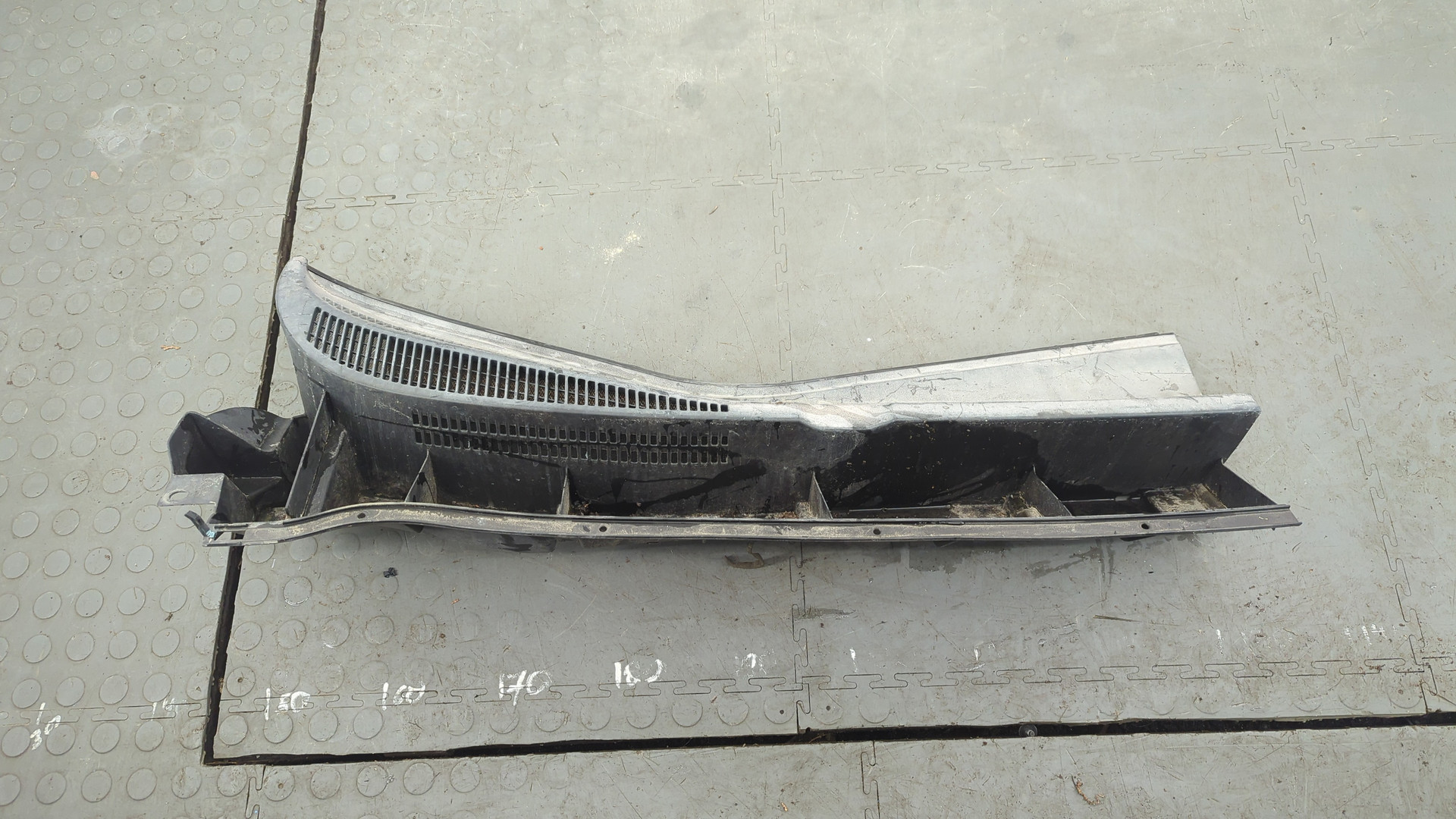 Решетка стеклоочистителей (Жабо)