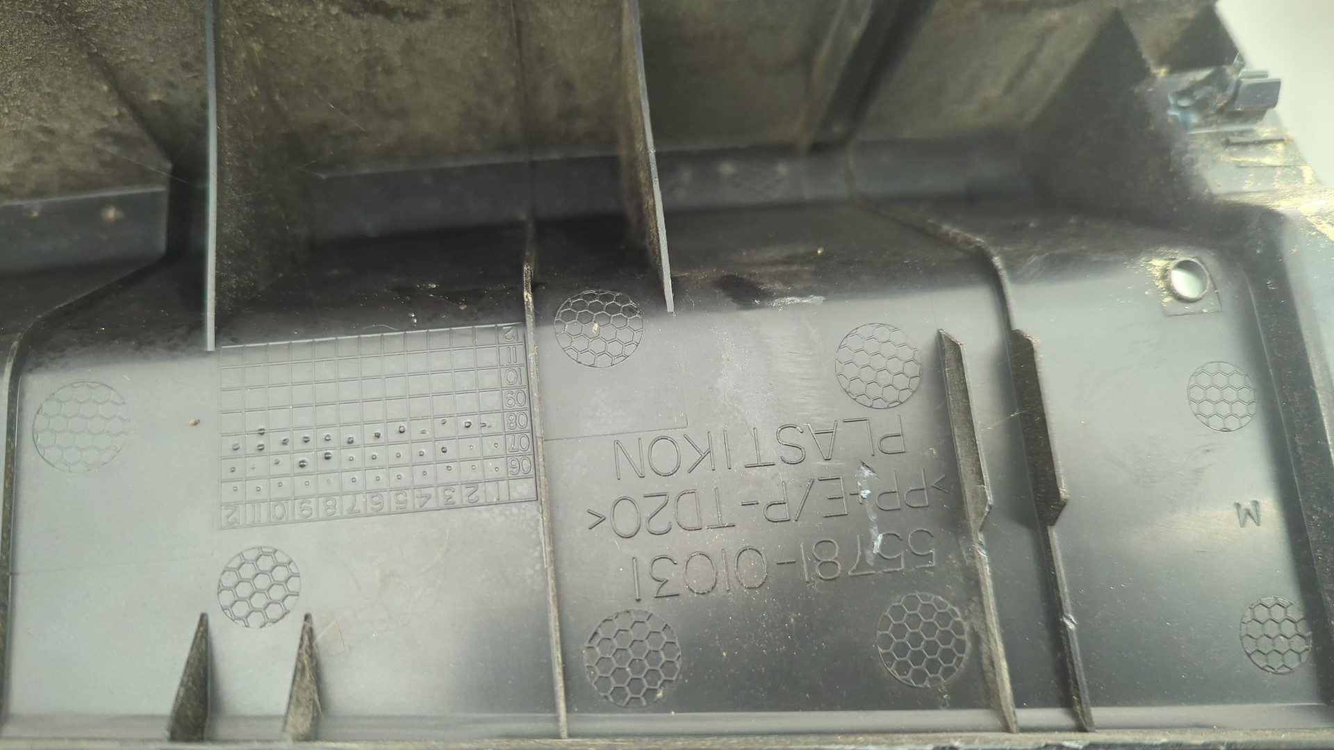 Решетка стеклоочистителей (Жабо)