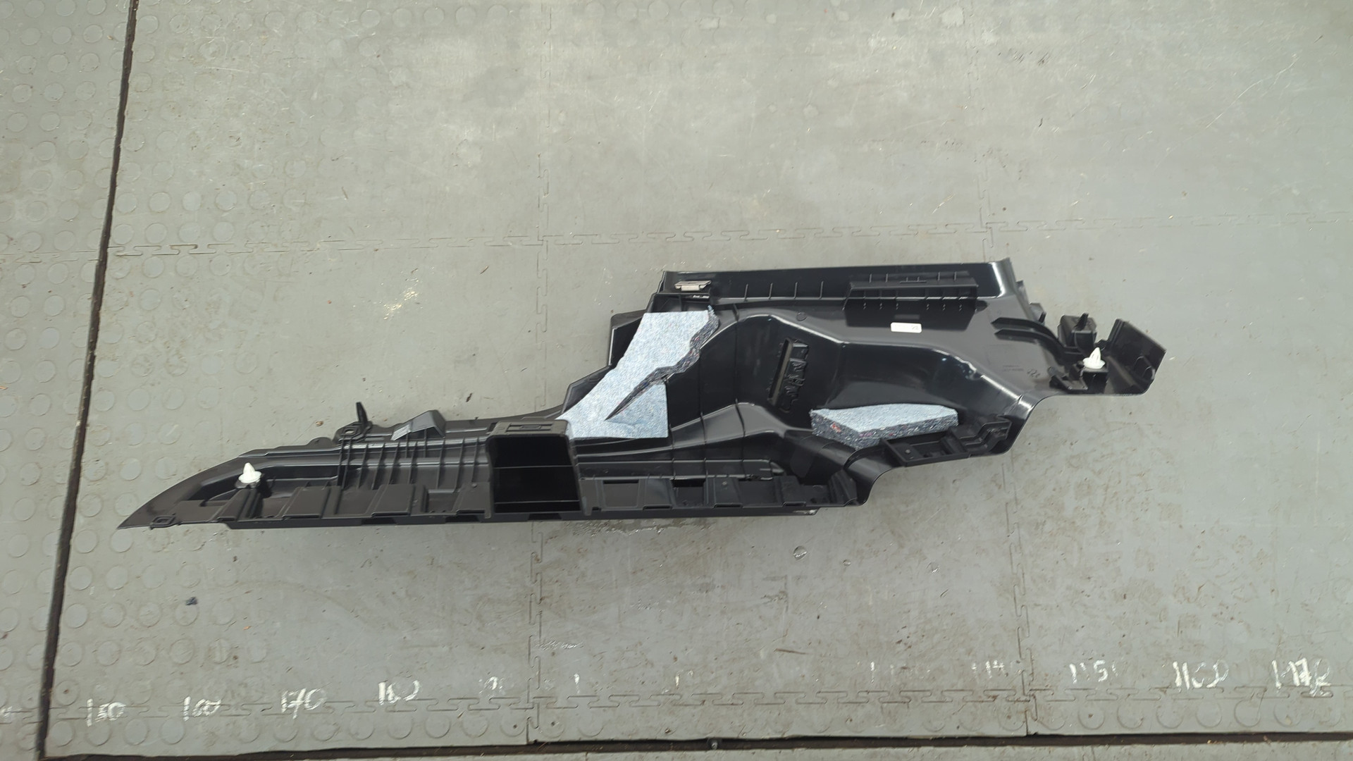 Обшивка багажника