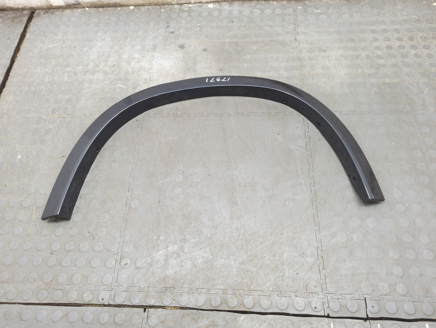 Накладка заднего крыла левого