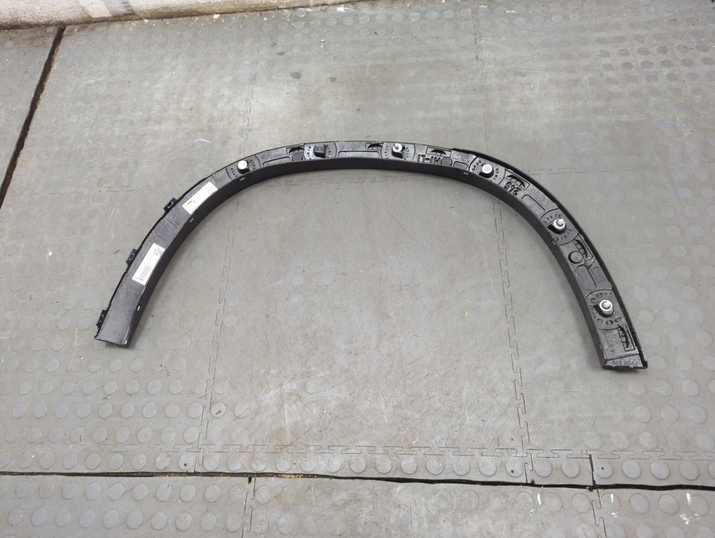 Накладка заднего крыла левого