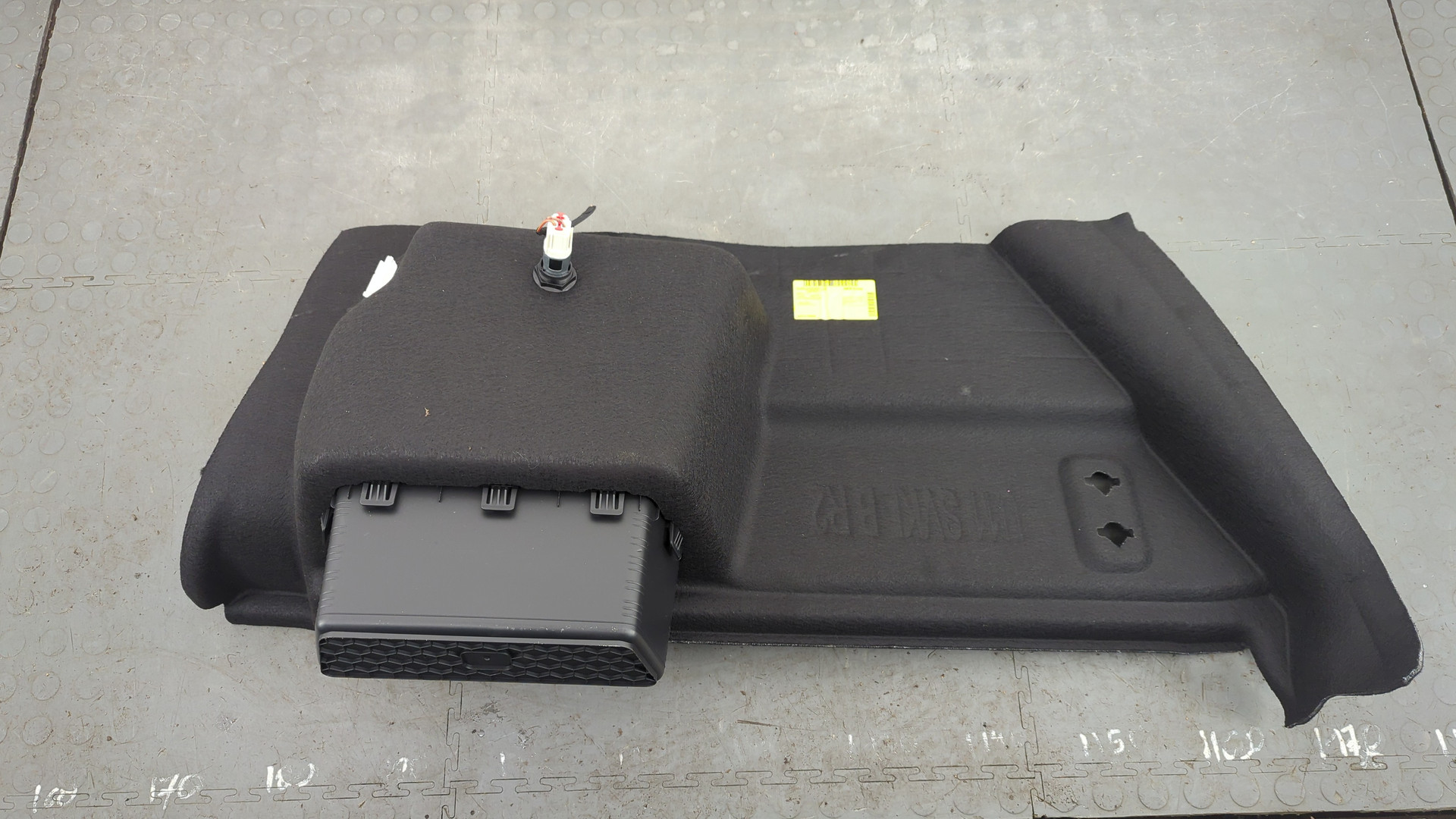 Обшивка багажника