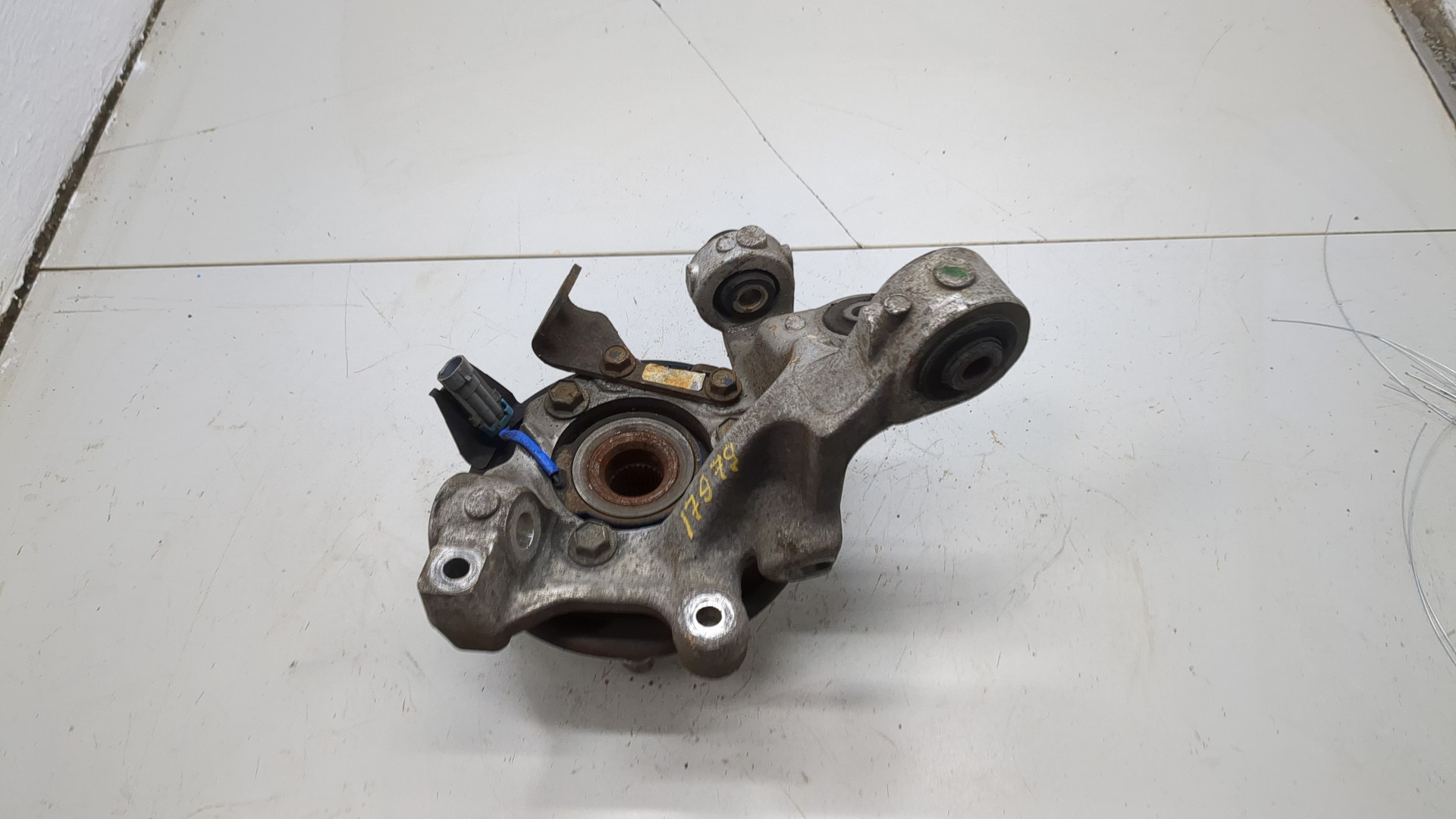 Кулак поворотный задний правый