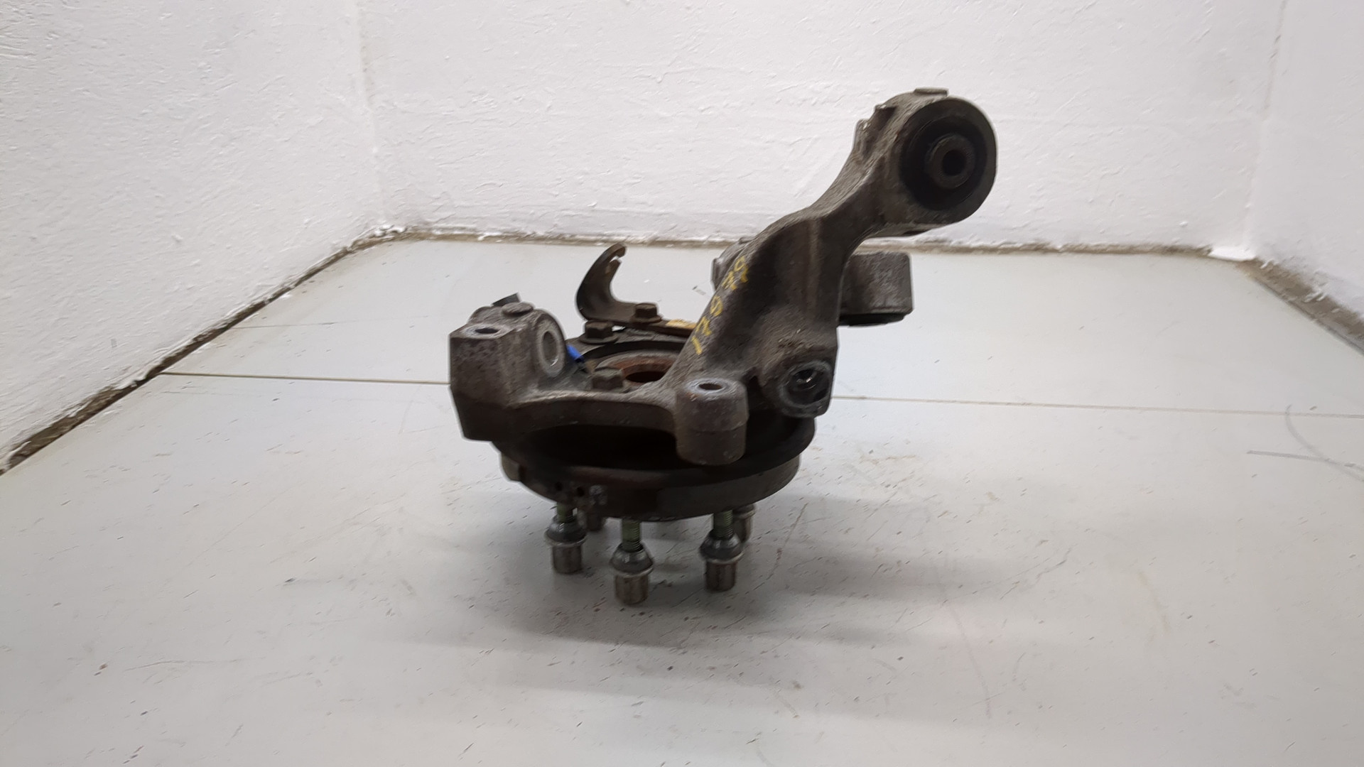 Кулак поворотный задний правый