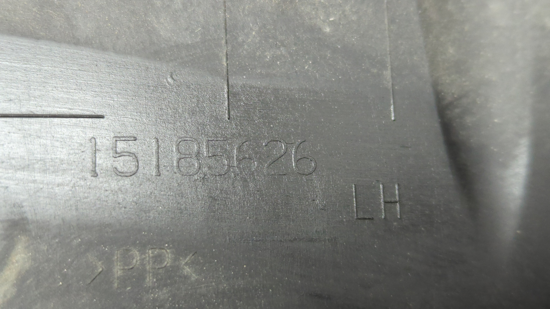 Кронштейн фар левый