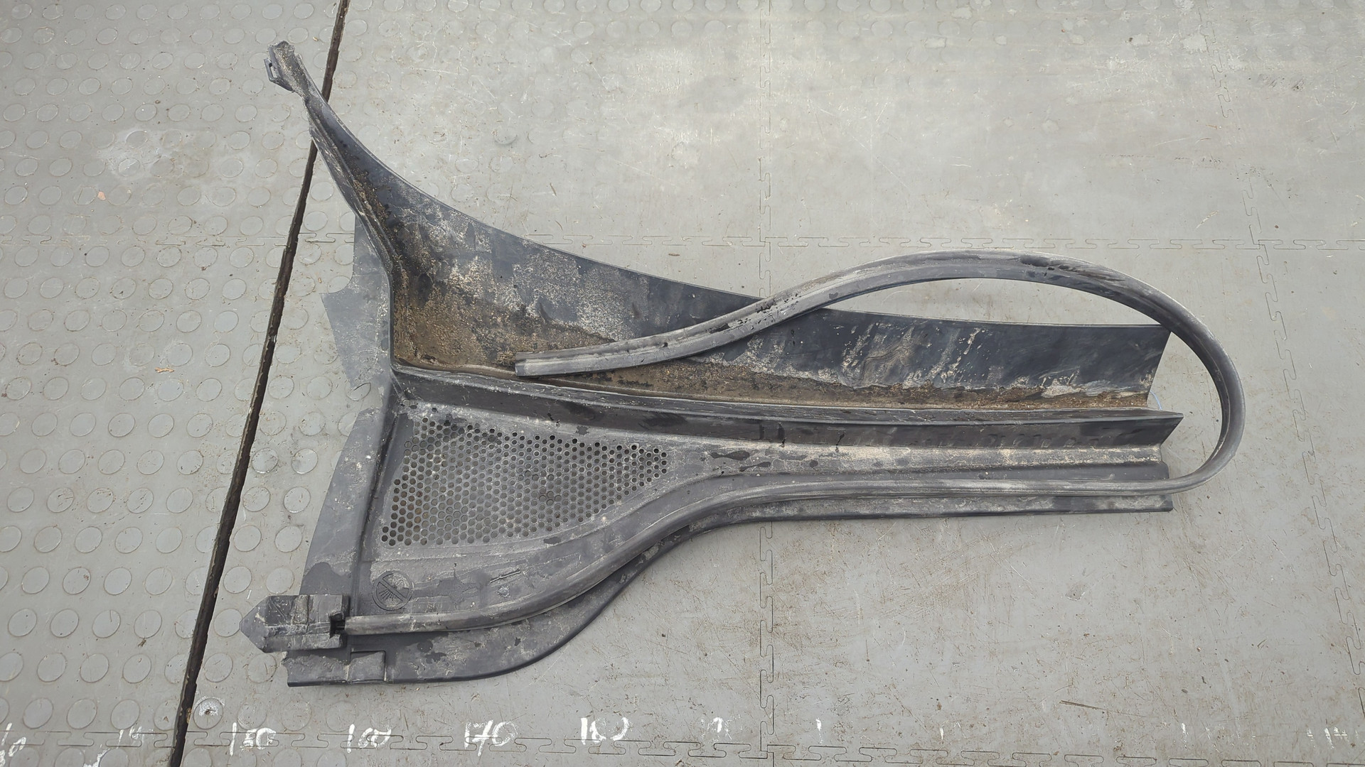 Решетка стеклоочистителей (Жабо)