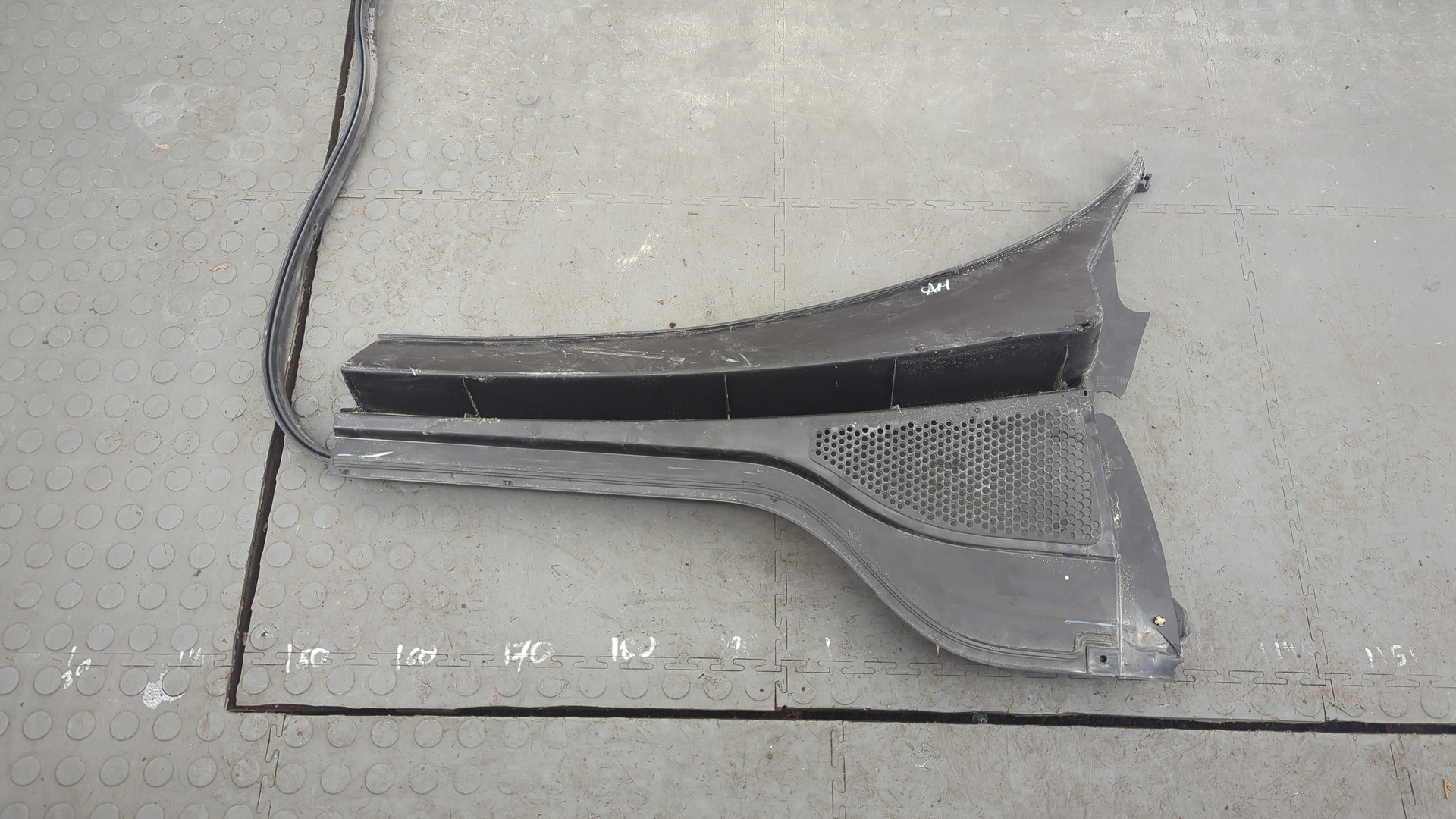 Решетка стеклоочистителей (Жабо)