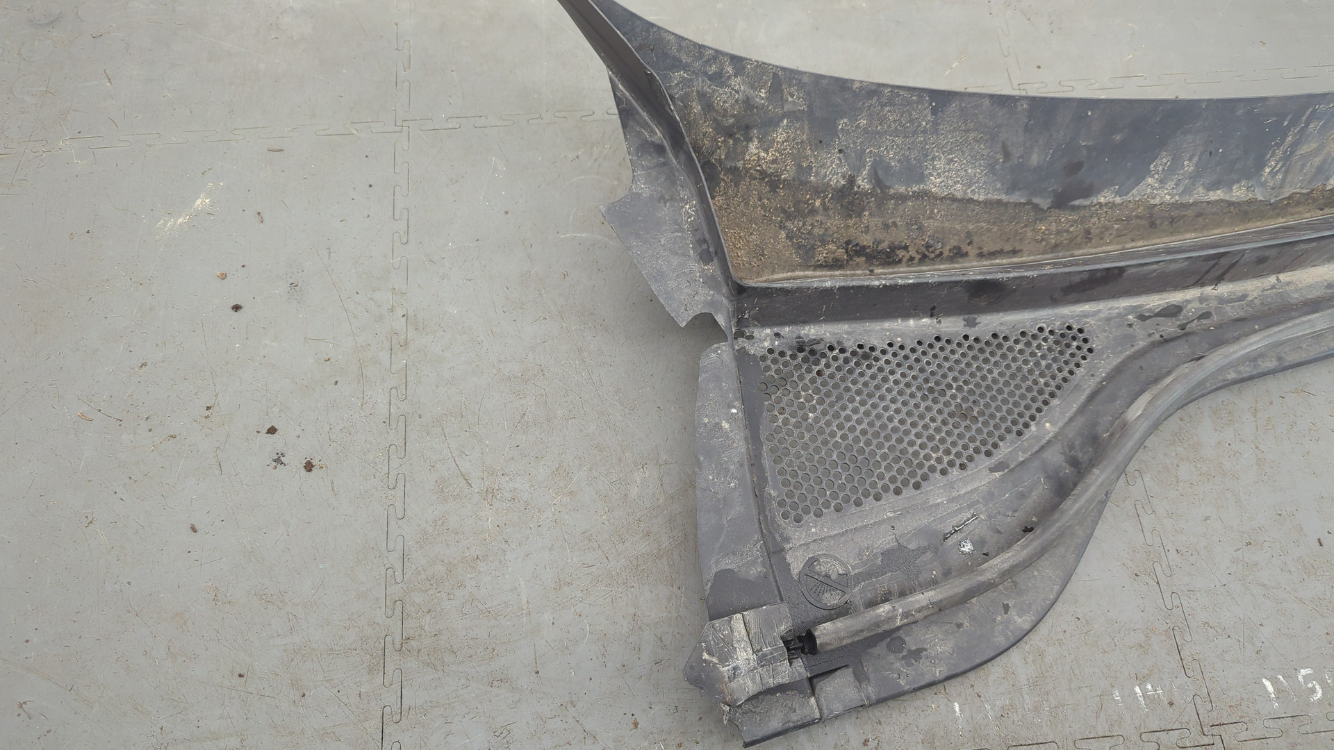 Решетка стеклоочистителей (Жабо)