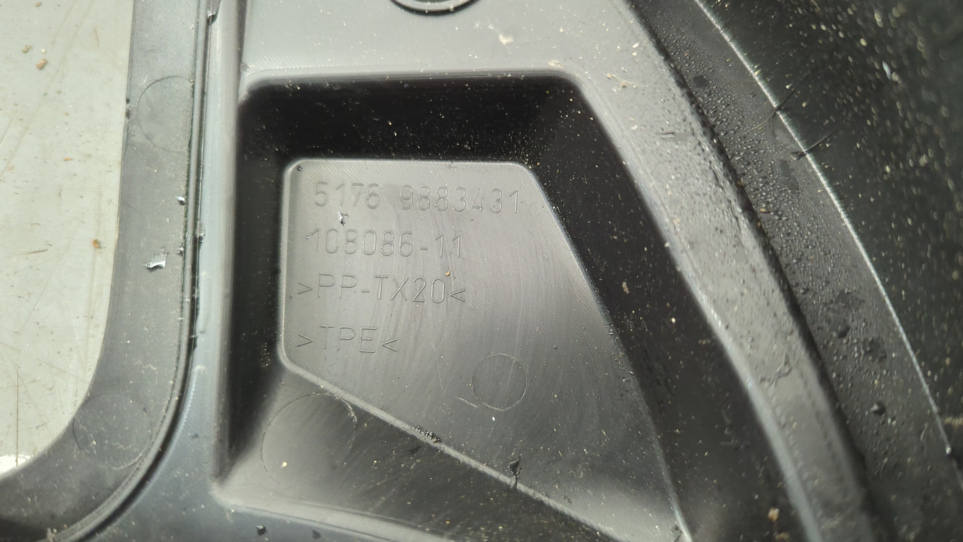 Решетка стеклоочистителей (Жабо)