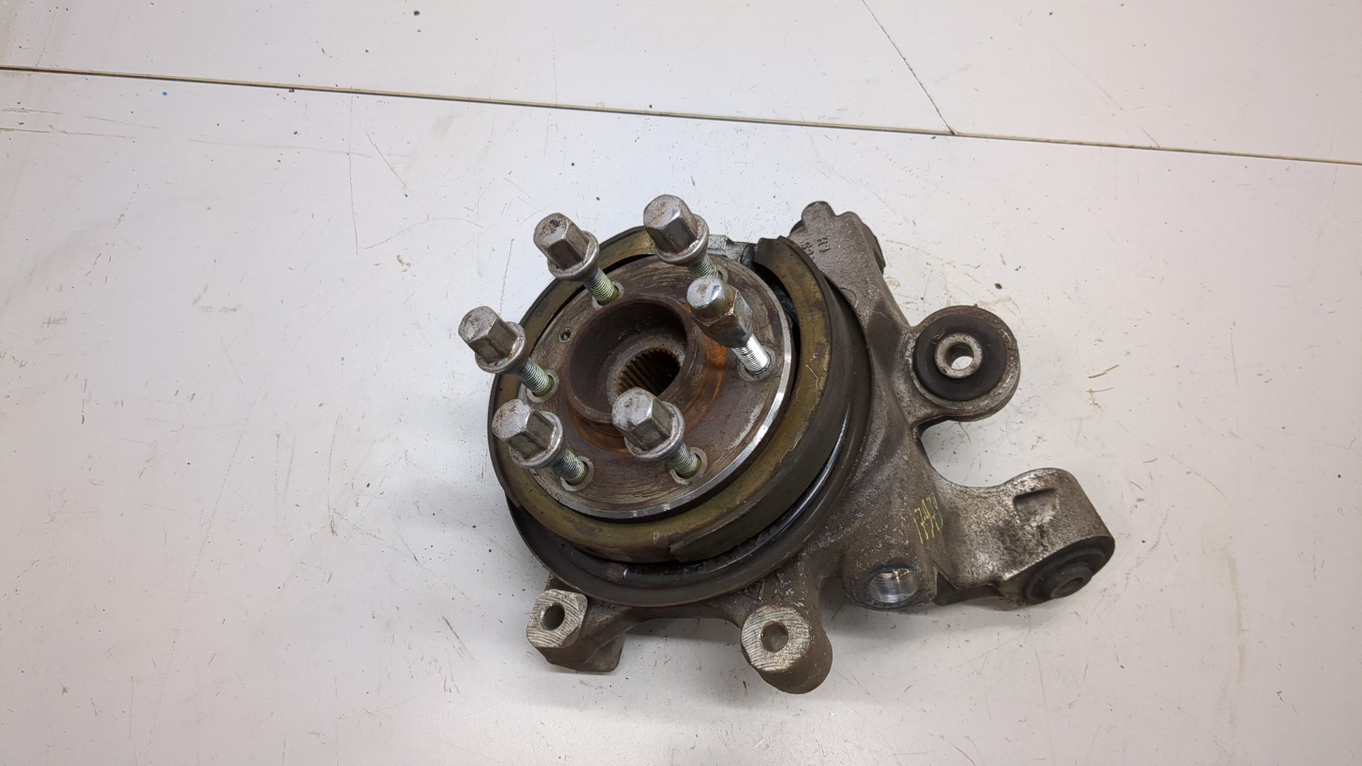 Кулак поворотный задний левый