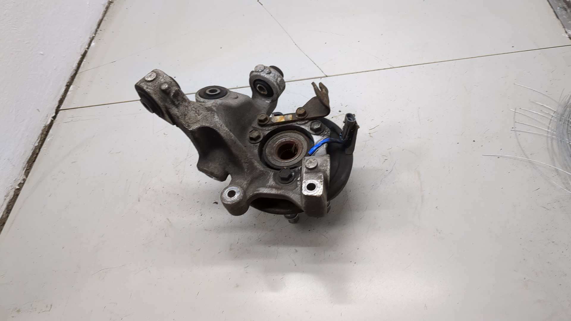 Кулак поворотный задний левый