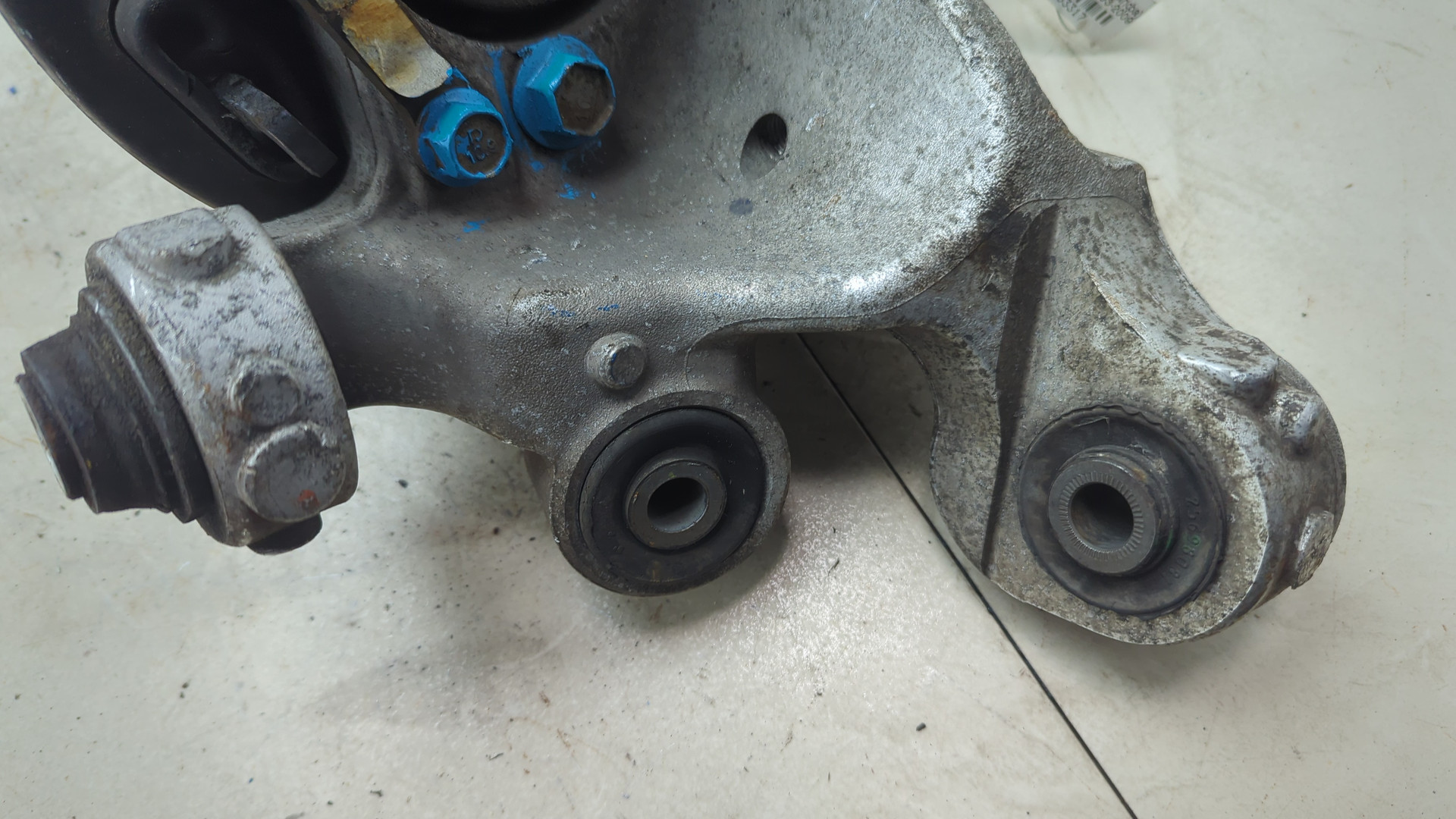 Кулак поворотный задний левый