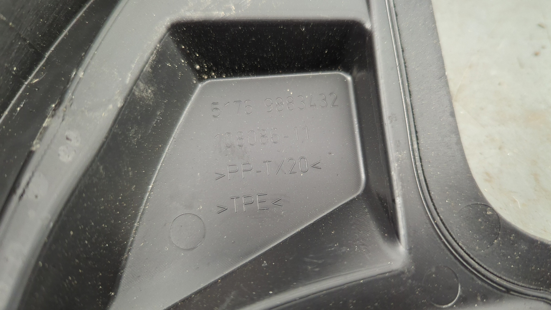 Решетка стеклоочистителей (Жабо)