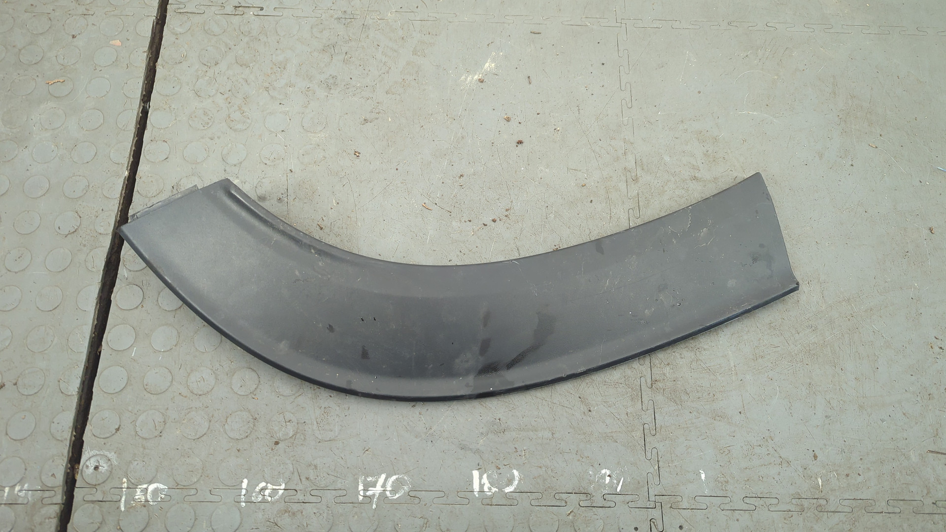 Накладка заднего крыла левого