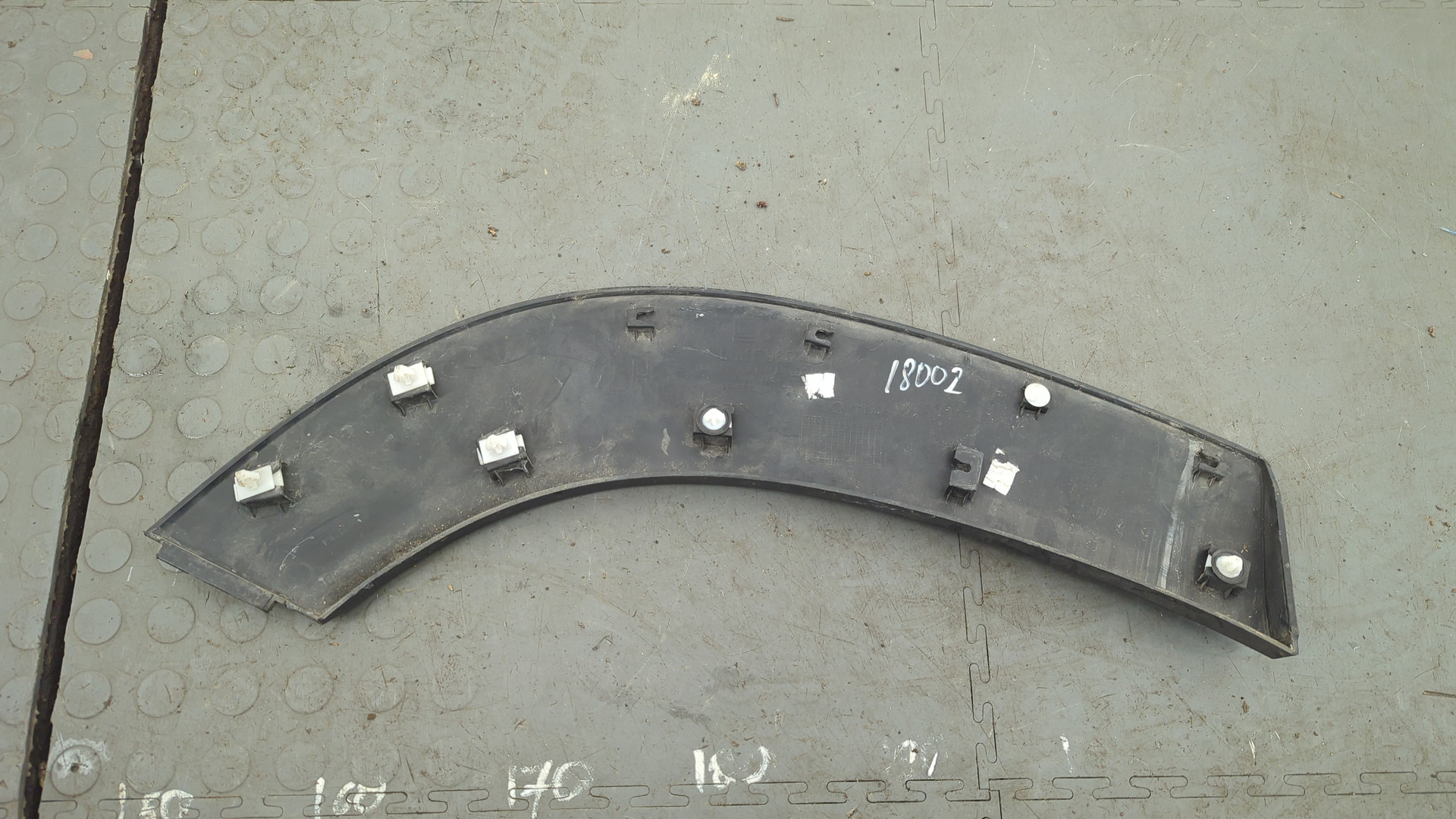 Накладка заднего крыла левого