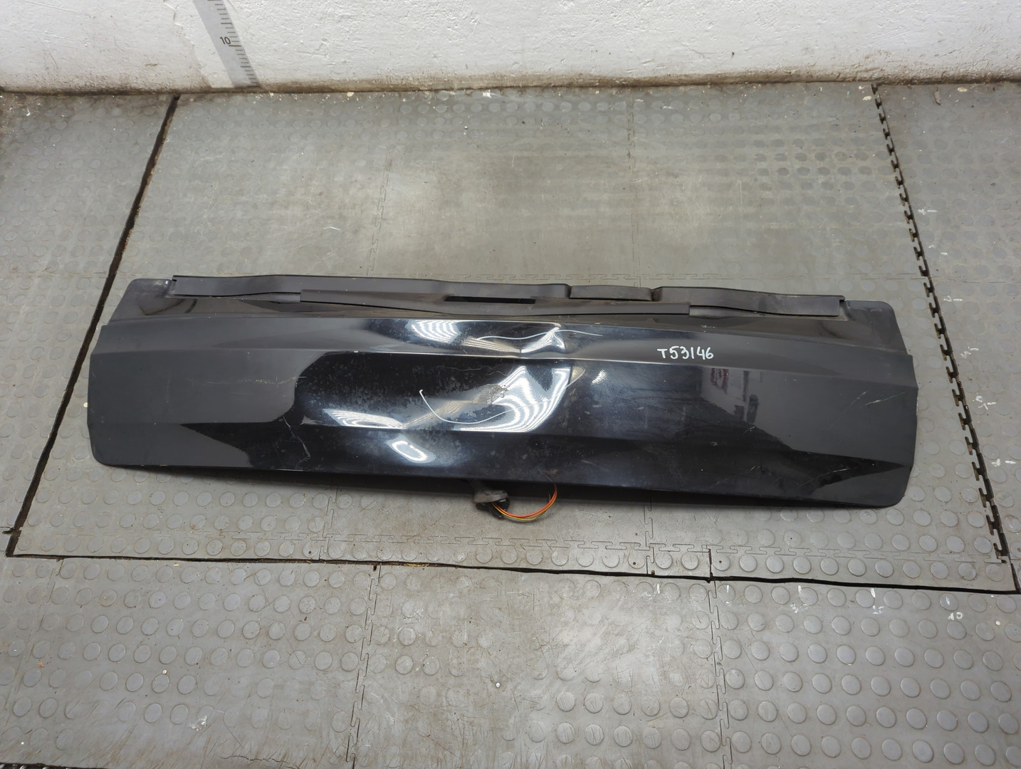 Дверь багажника нижняя (борт)