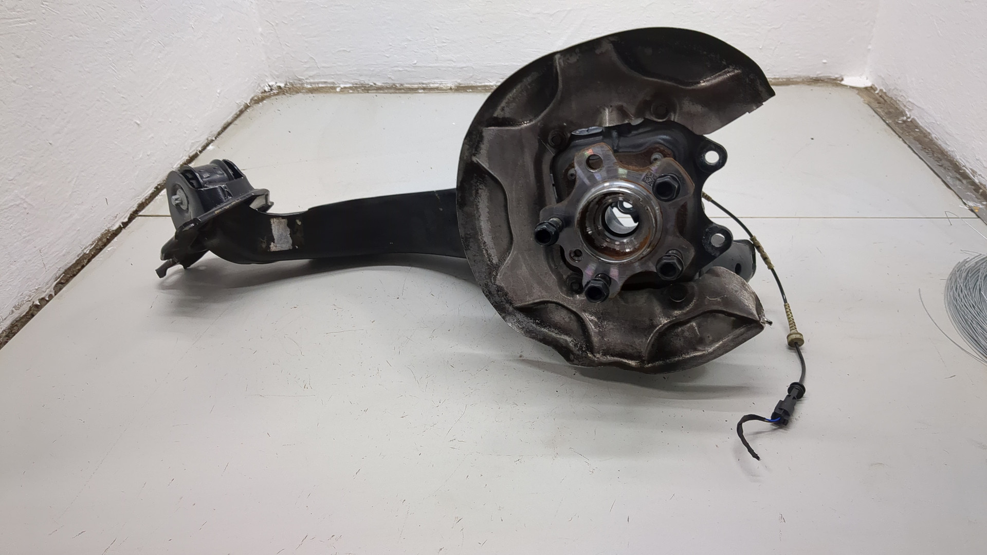 Кулак поворотный задний левый