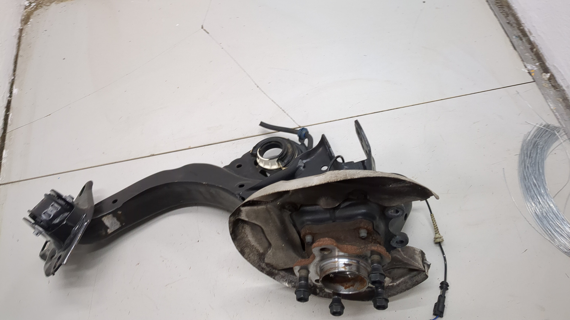 Кулак поворотный задний левый