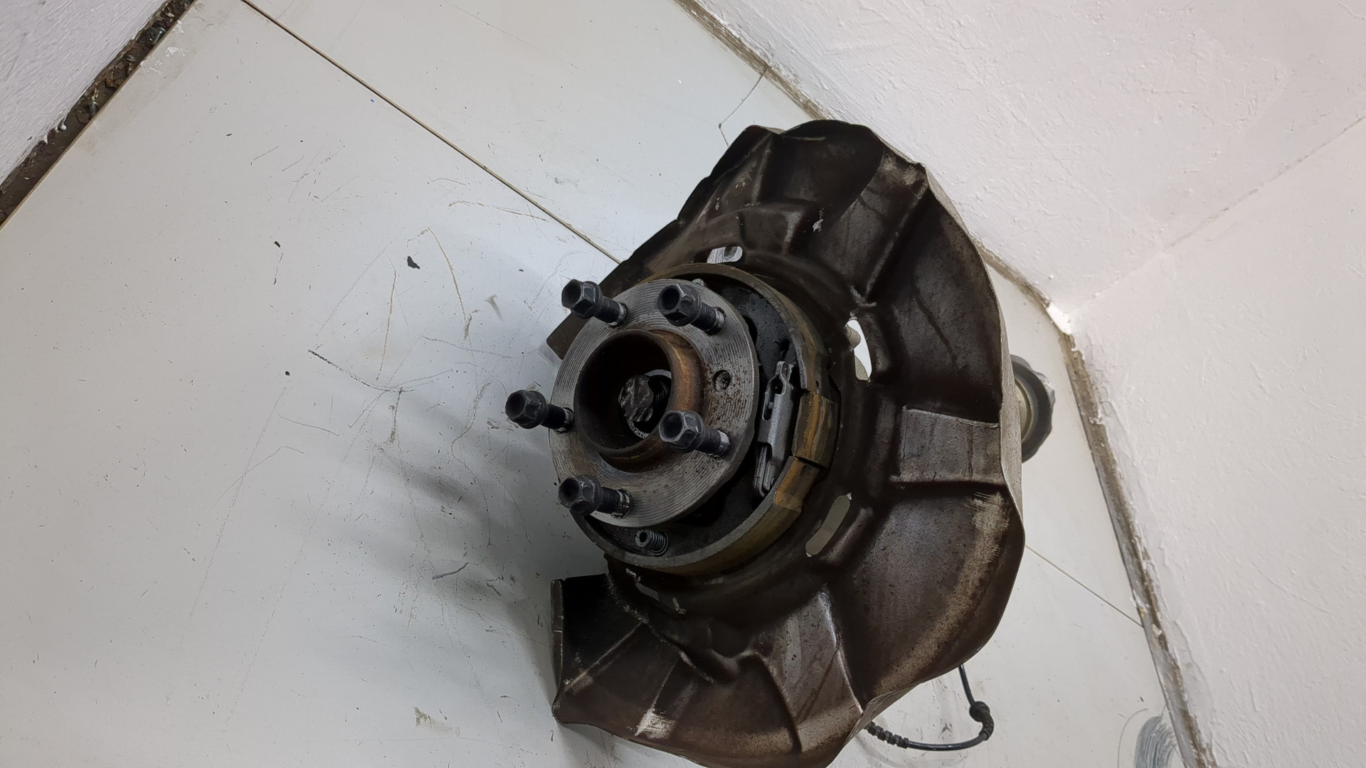 Кулак поворотный задний левый