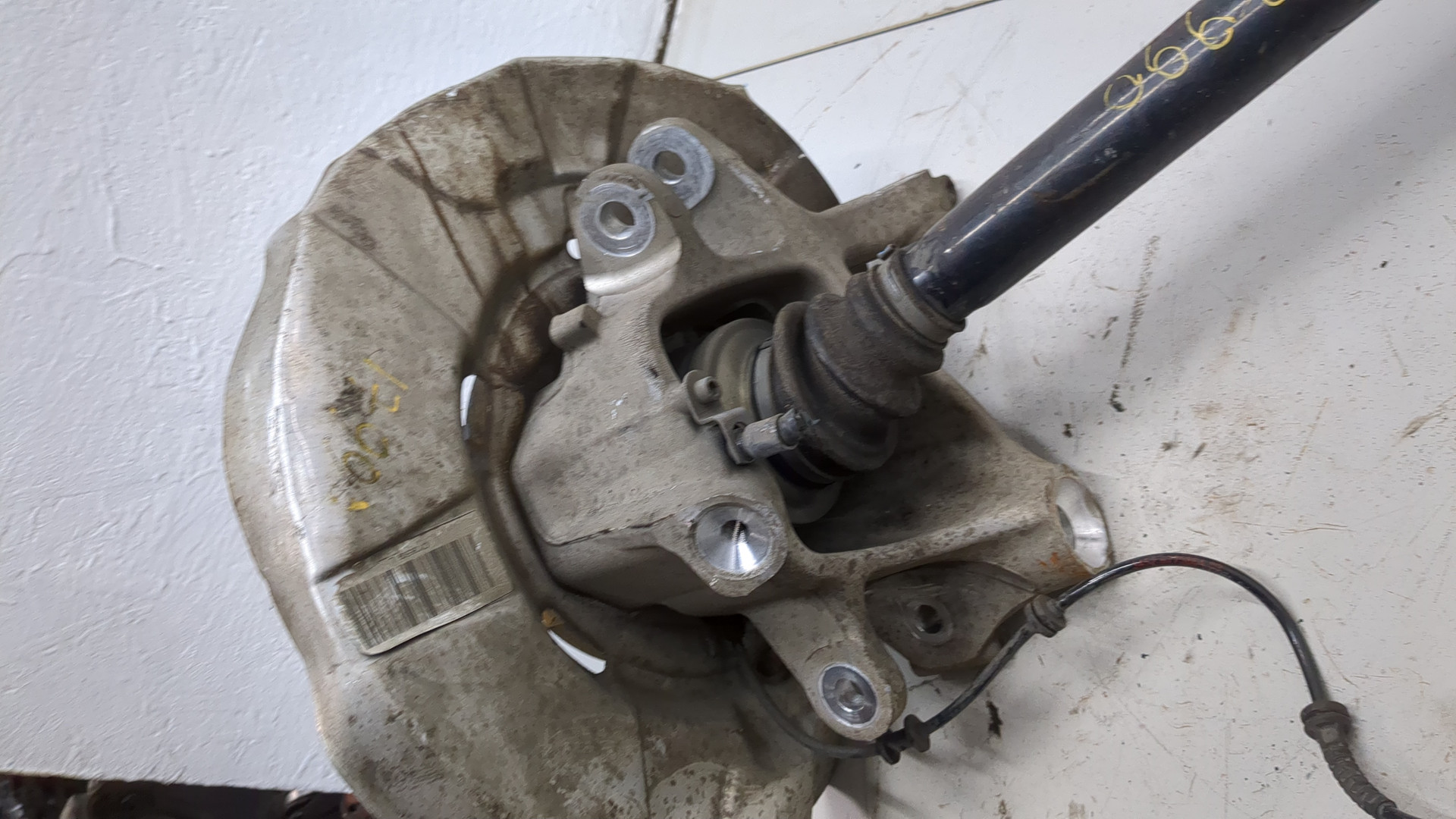 Кулак поворотный задний левый