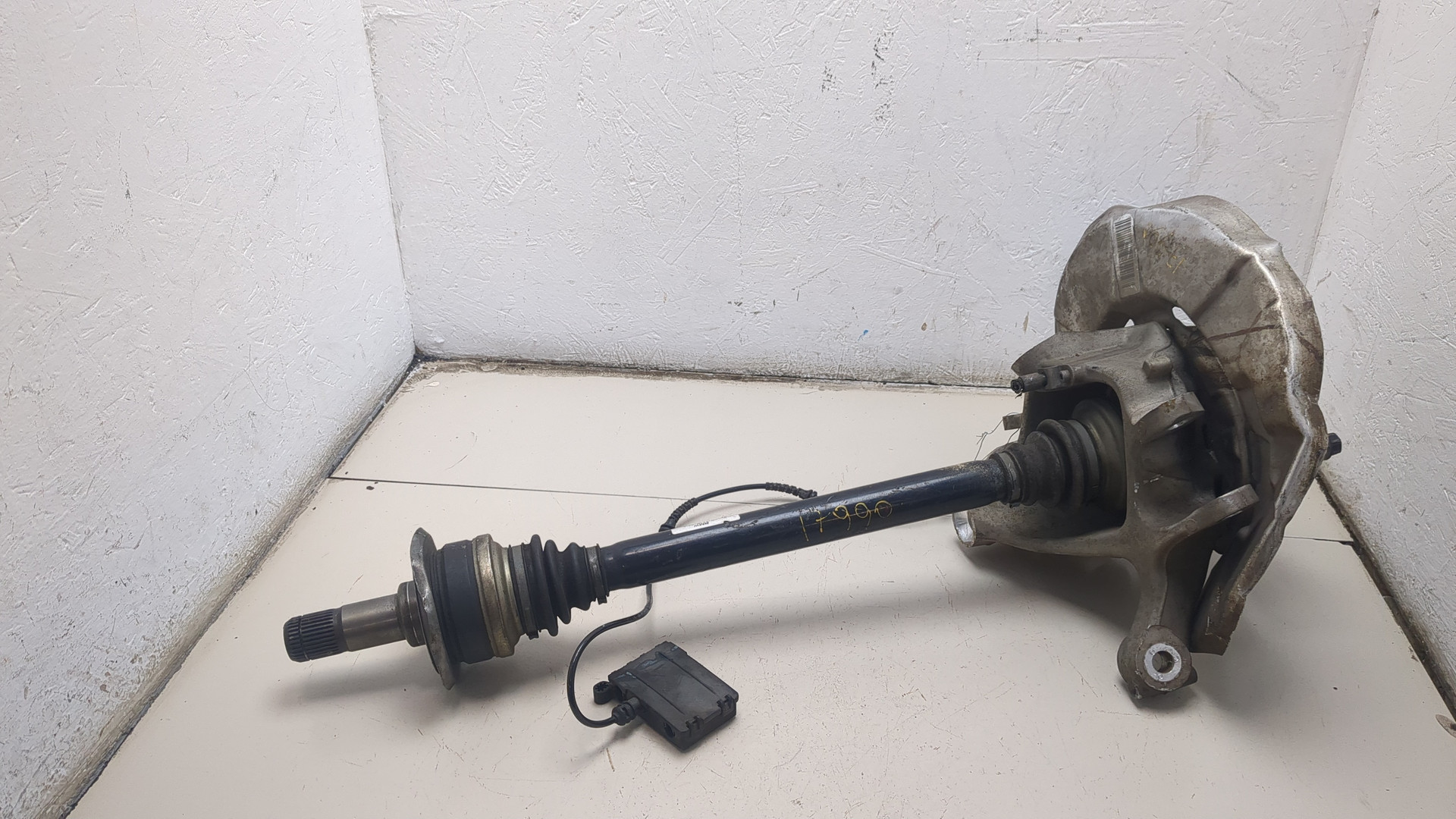 Кулак поворотный задний левый