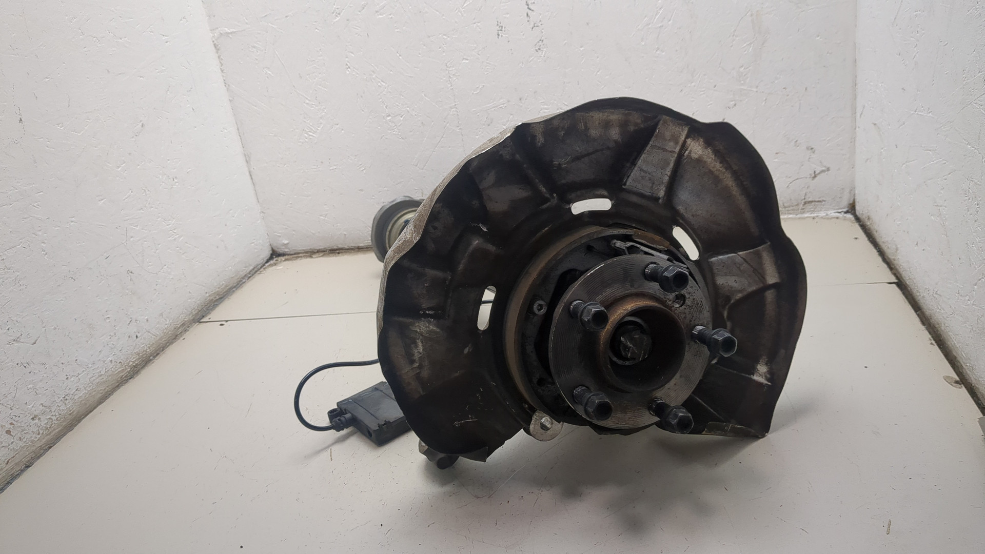 Кулак поворотный задний левый