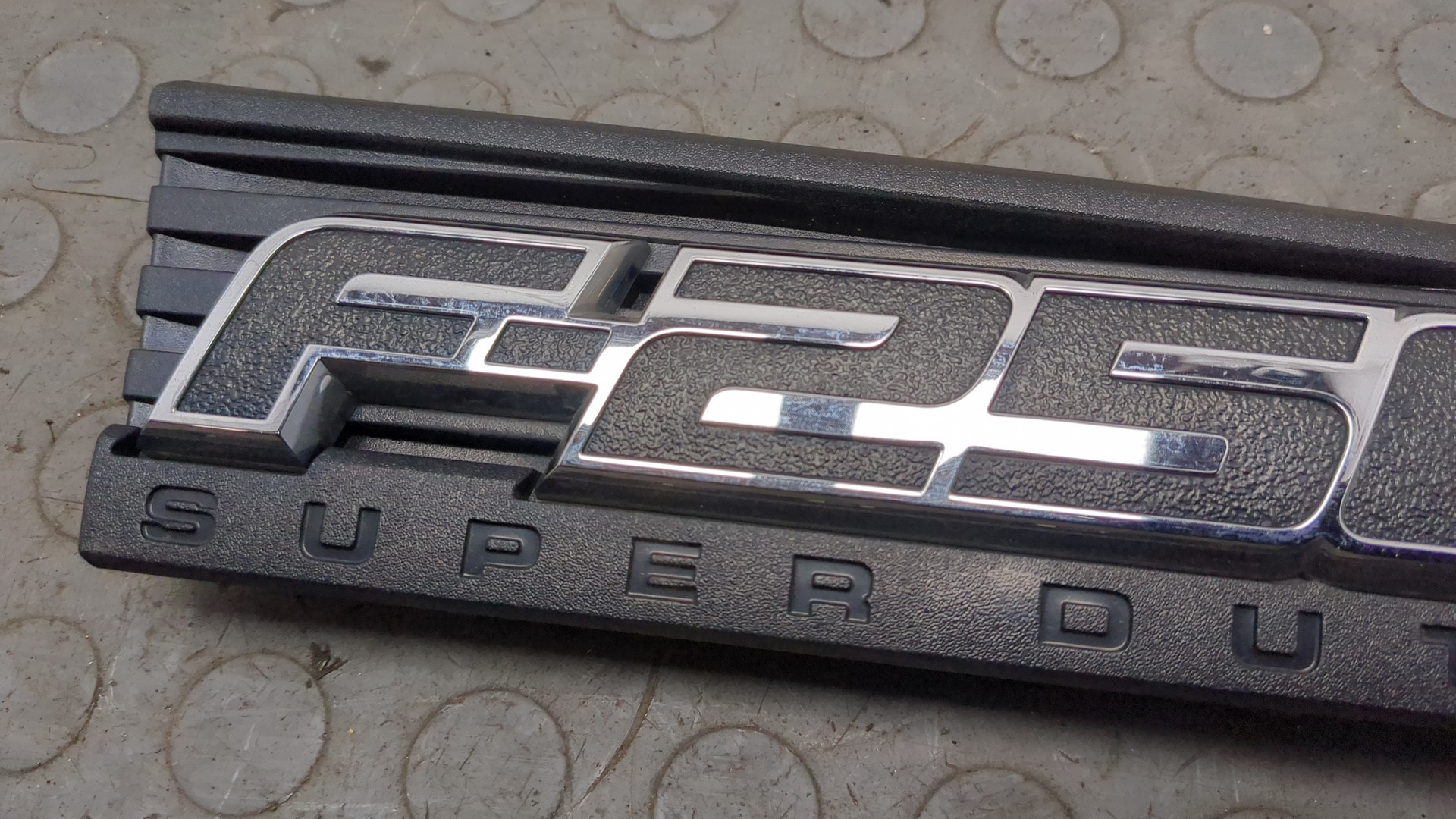 Накладка переднего крыла правого