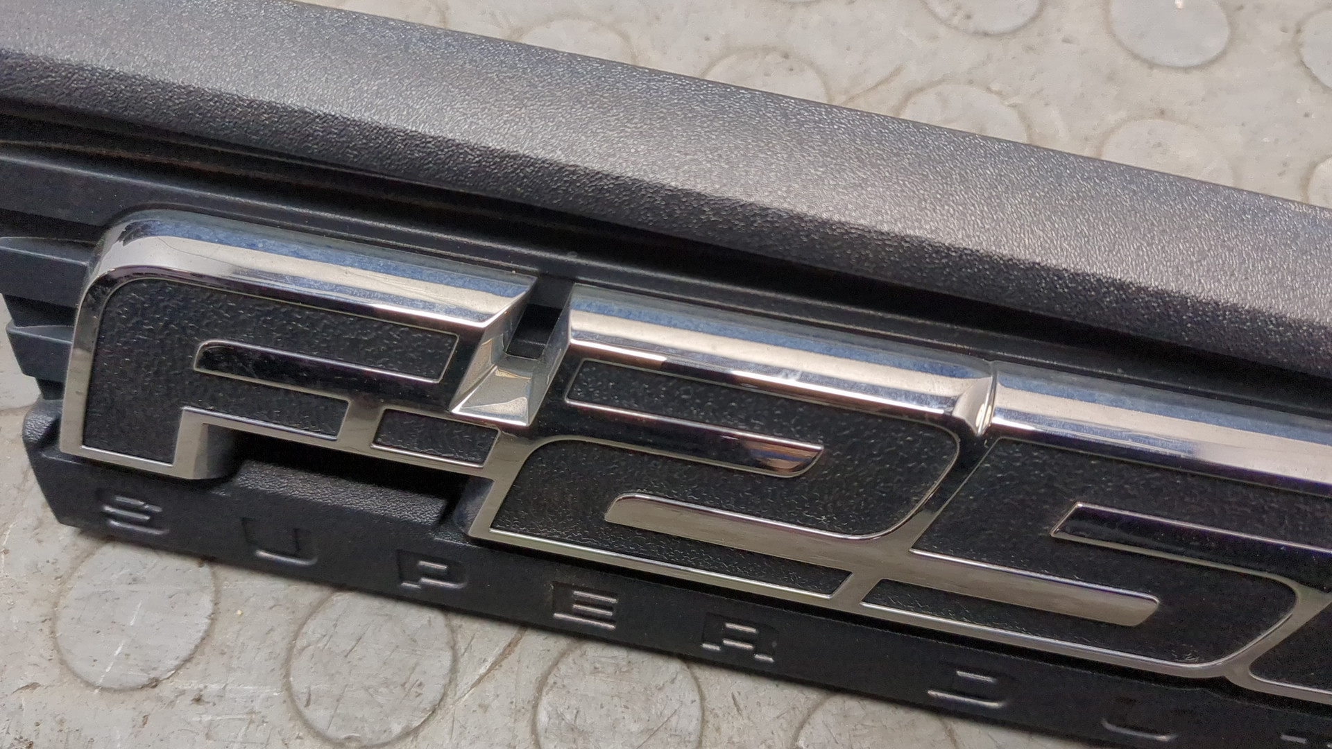 Накладка переднего крыла правого