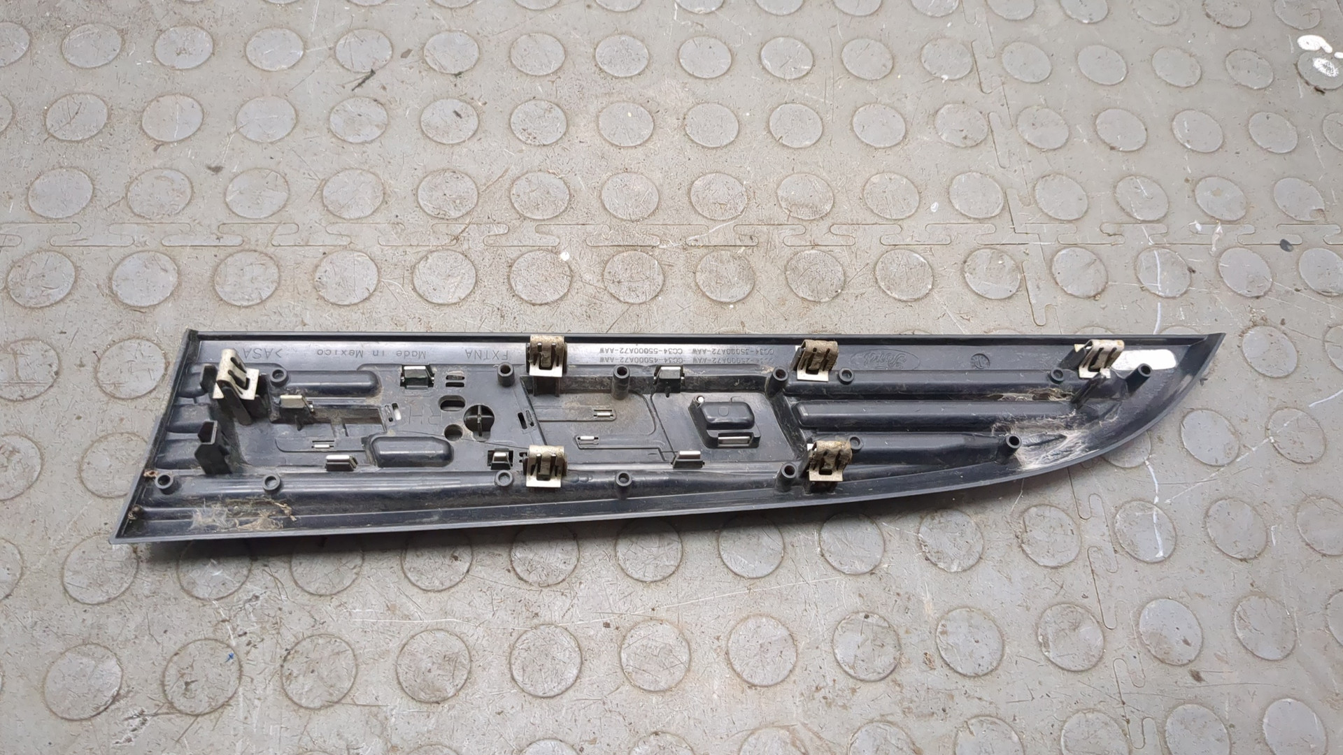 Накладка переднего крыла правого