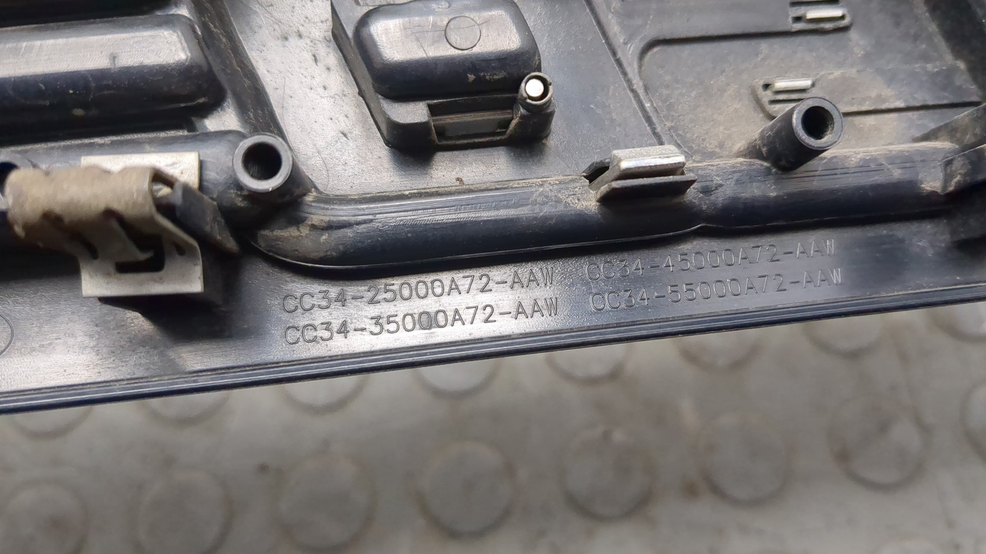 Накладка переднего крыла правого