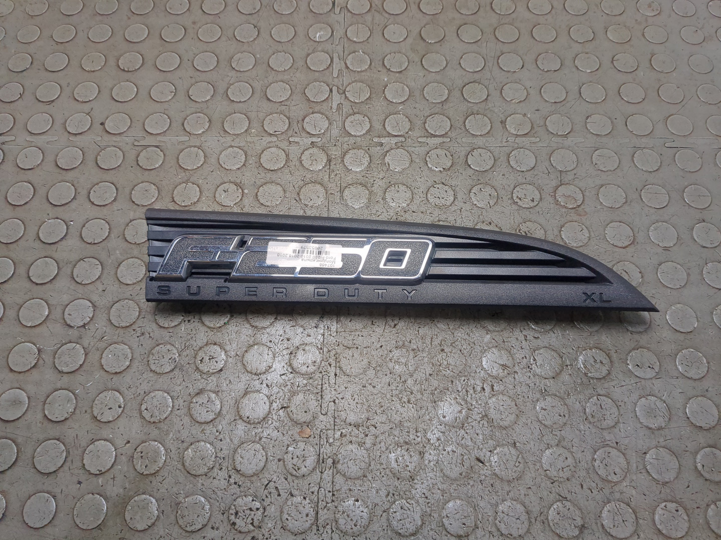 Накладка переднего крыла правого