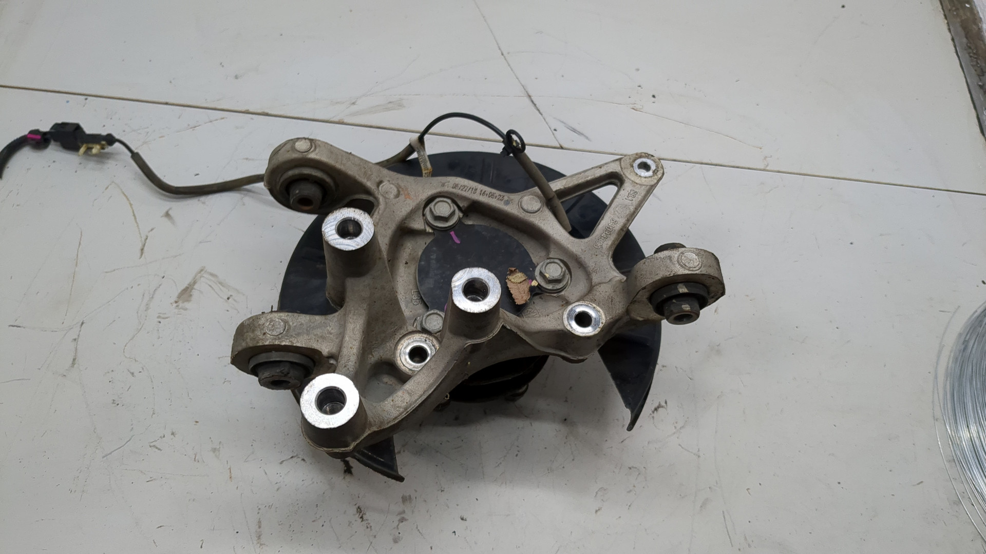 Кулак поворотный задний левый