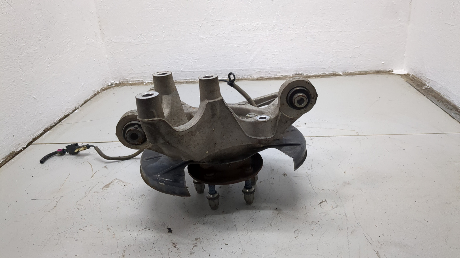 Кулак поворотный задний левый