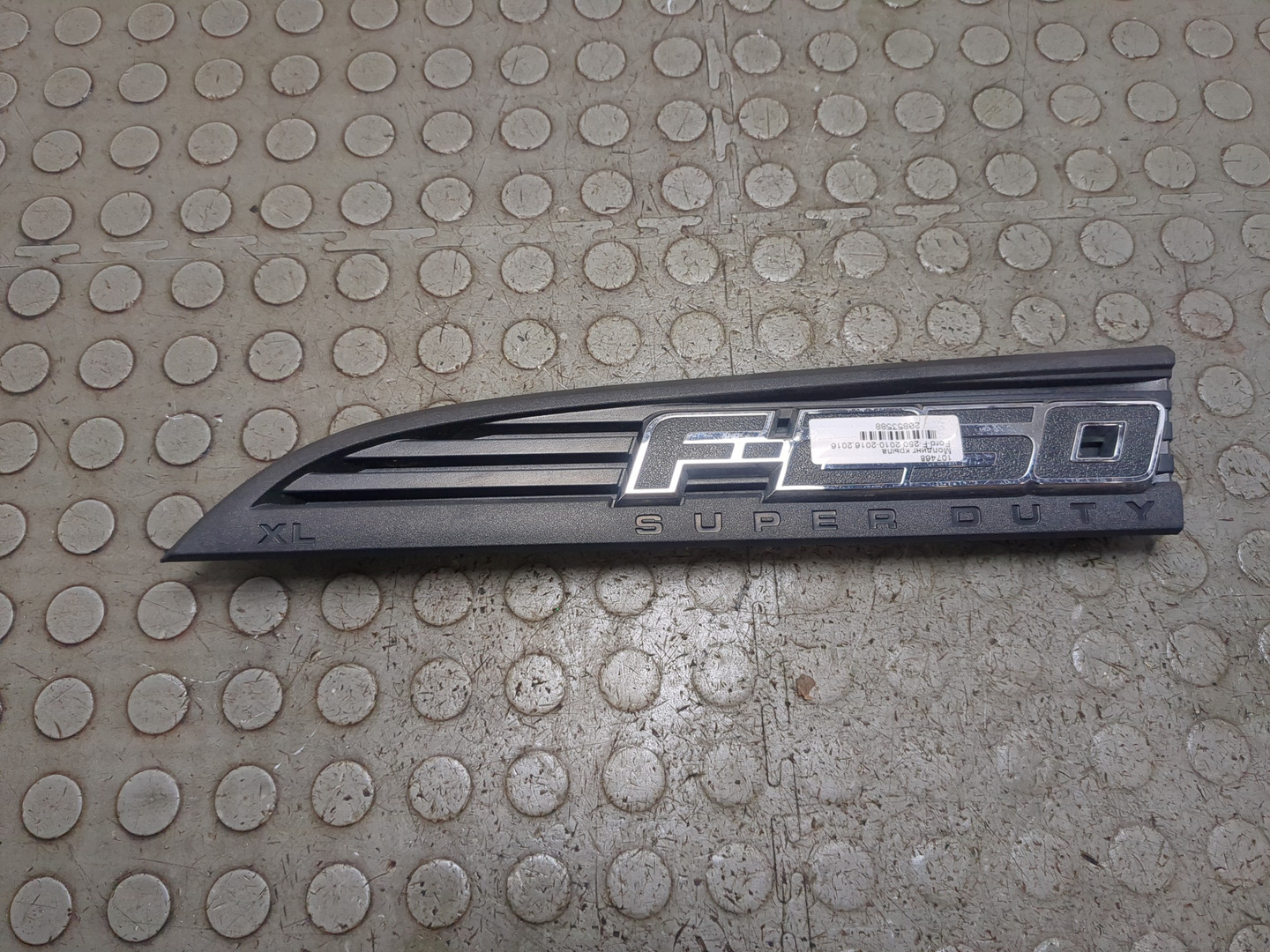 Накладка переднего крыла левого