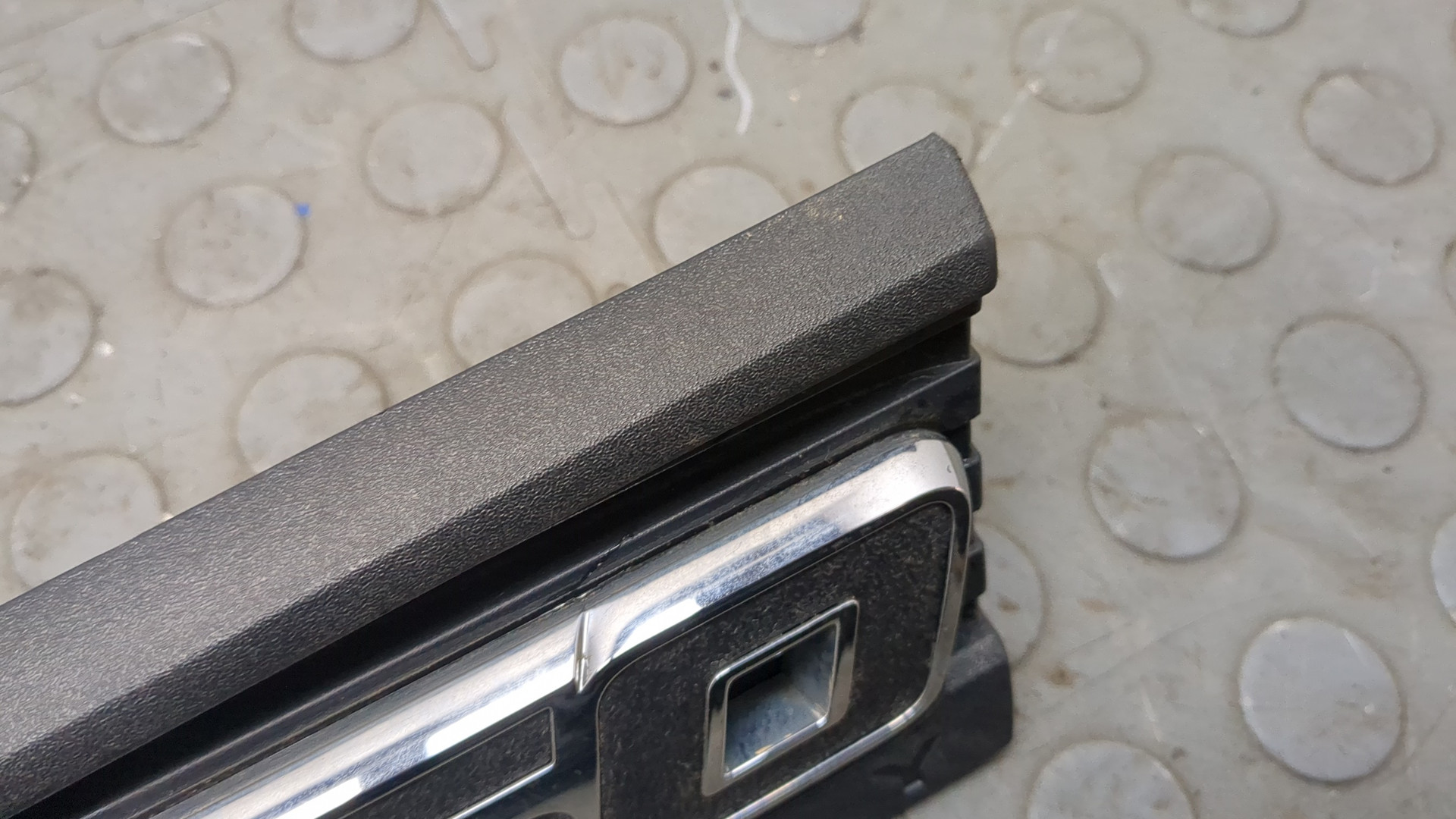 Накладка переднего крыла левого