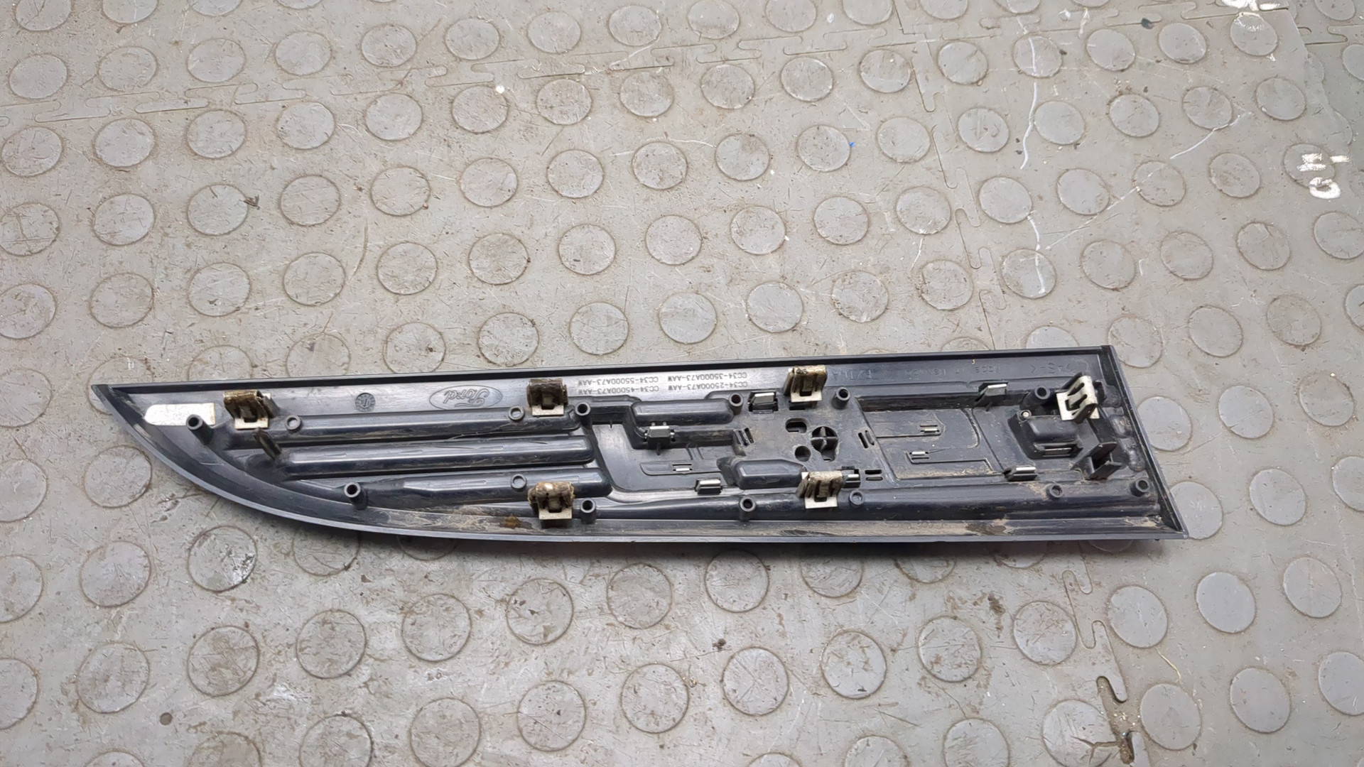 Накладка переднего крыла левого